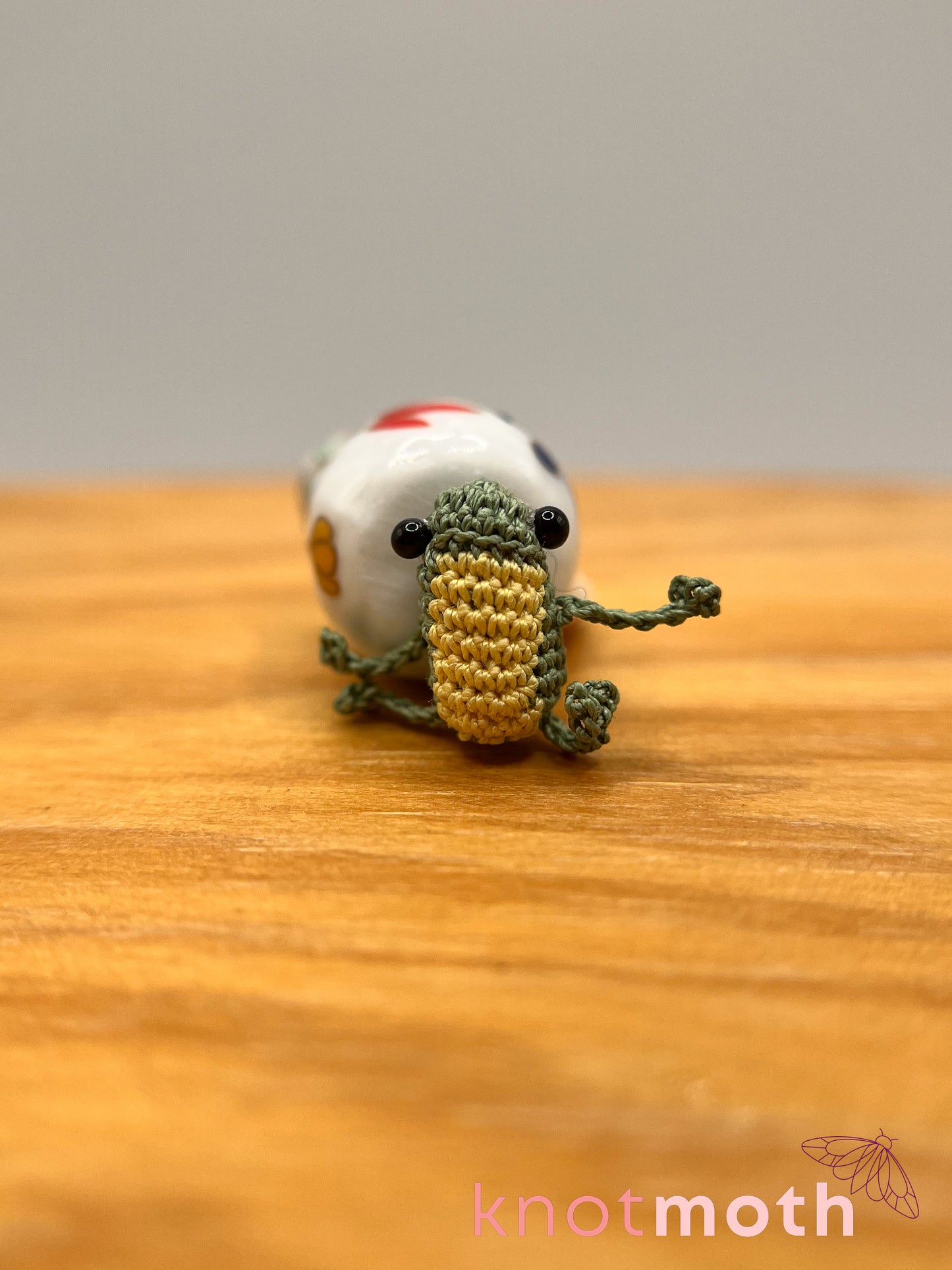 freddy frog micro crochet mug trinket