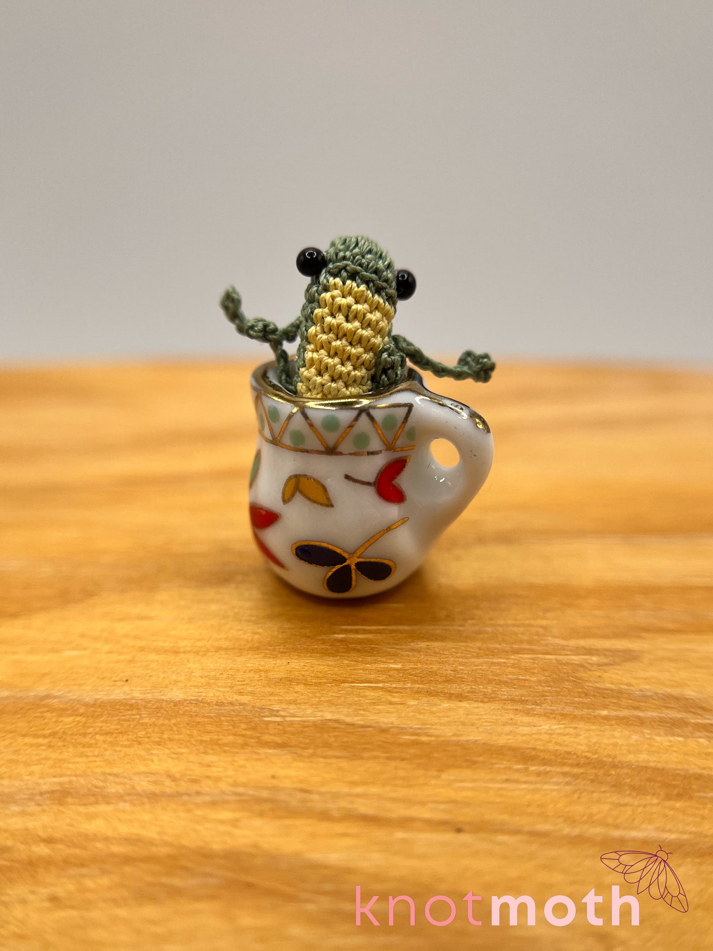 freddy frog micro crochet mug trinket