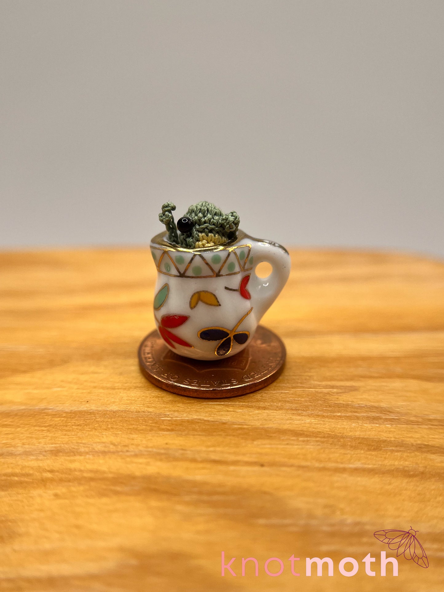 freddy frog micro crochet mug trinket
