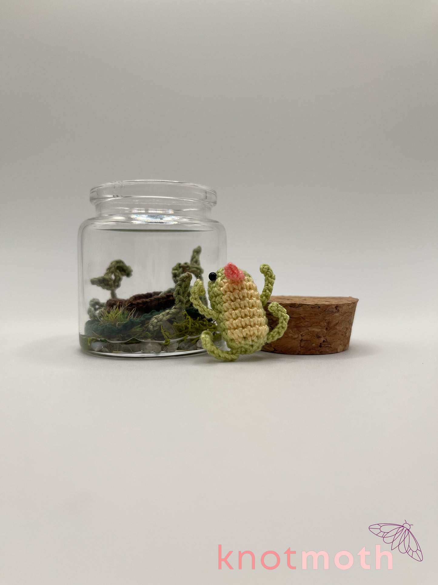 phillip frog on a log micro crochet jar