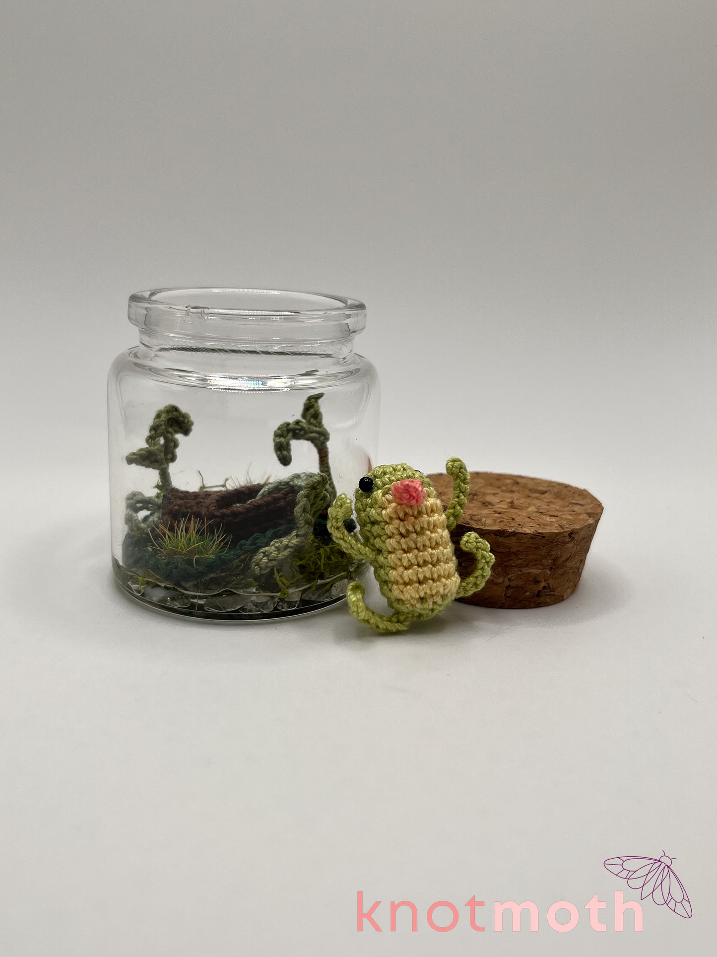 phillip frog on a log micro crochet jar