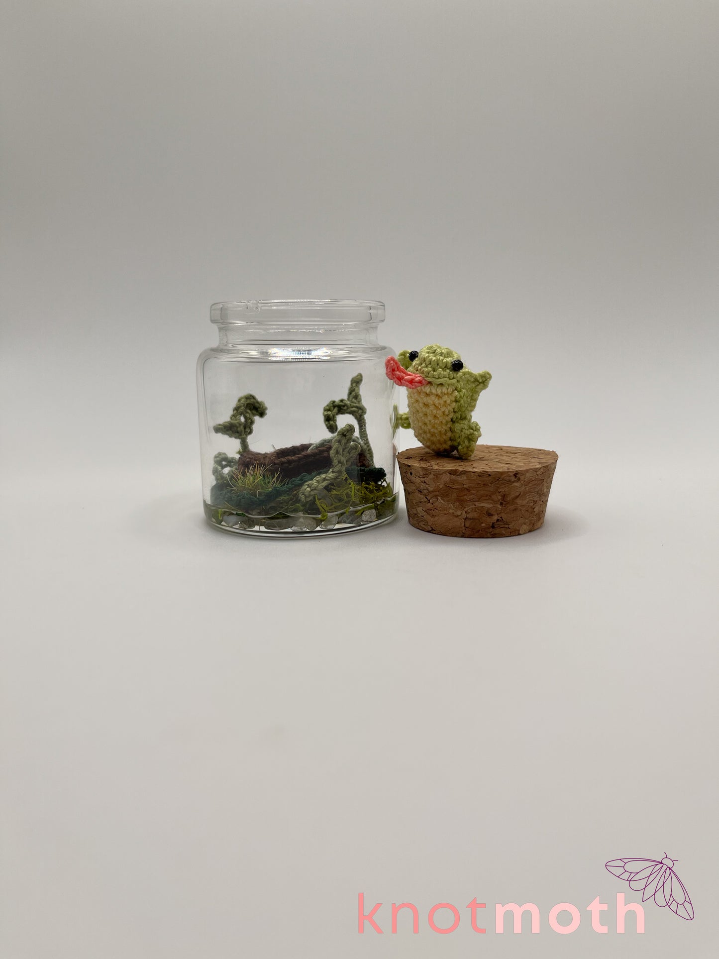 phillip frog on a log micro crochet jar