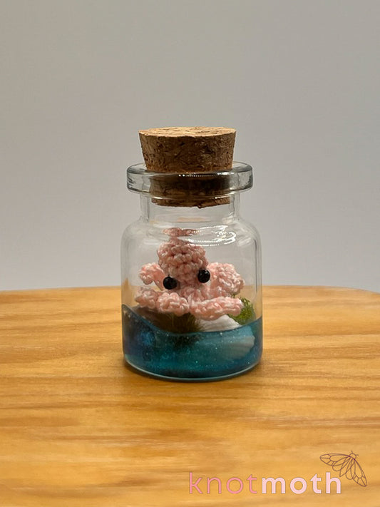 presley octopus glow-in-the-dark micro crochet jar