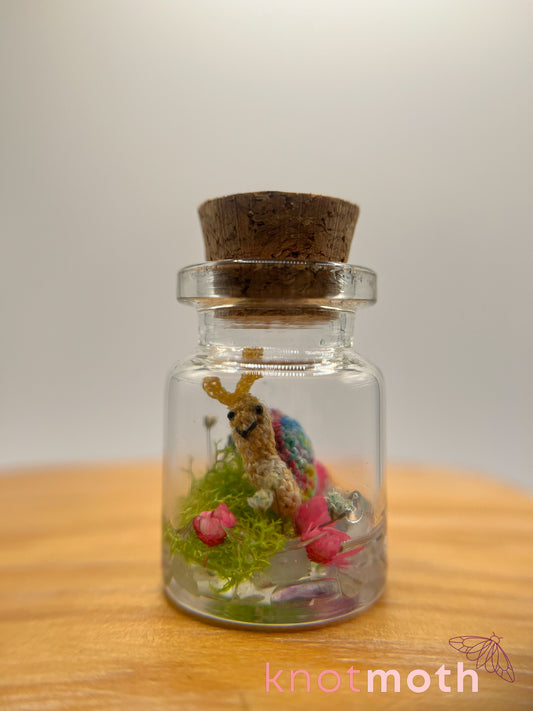 sophie snail micro crochet jar