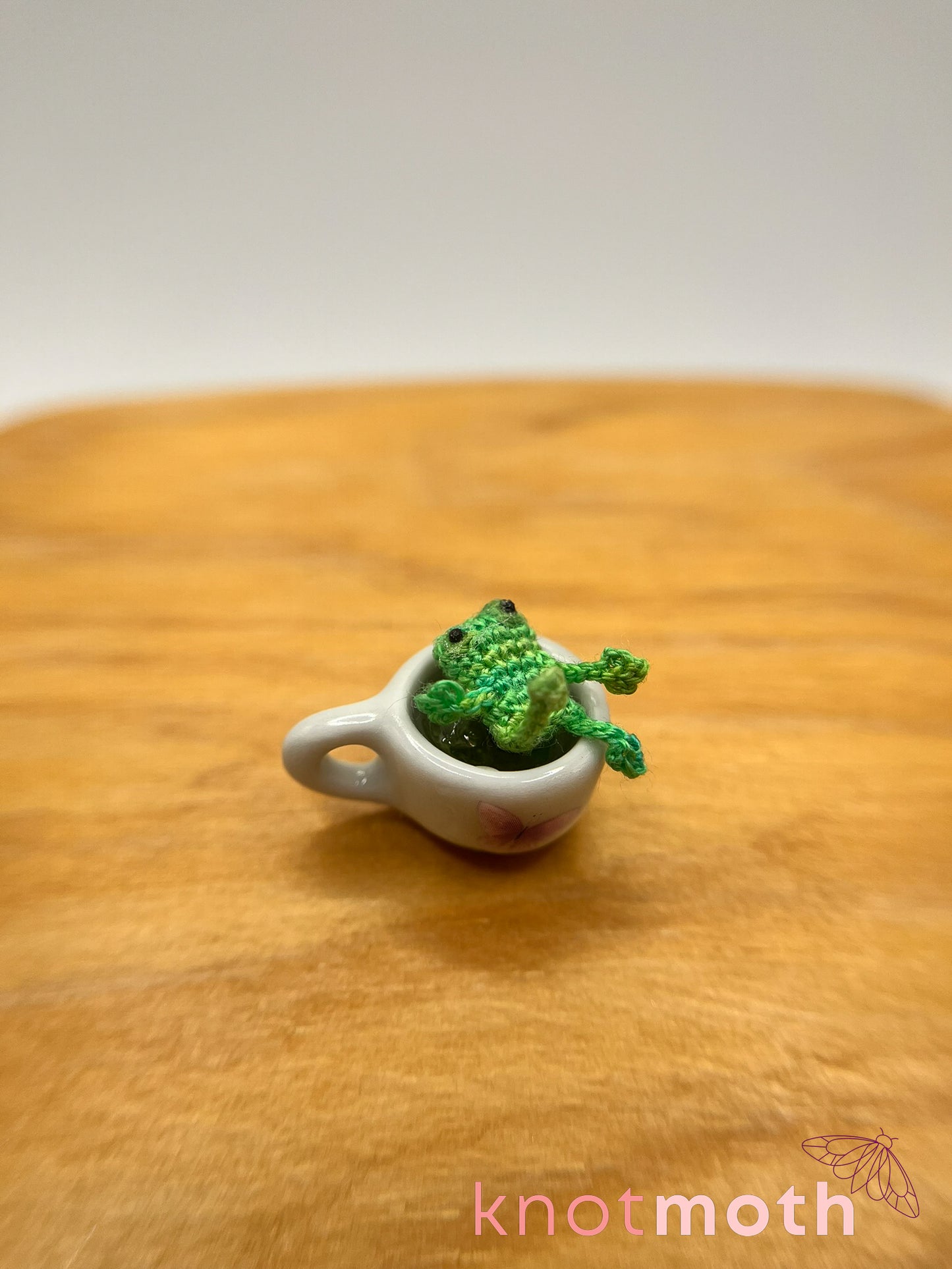 hopscotch frog micro crochet mug trinket