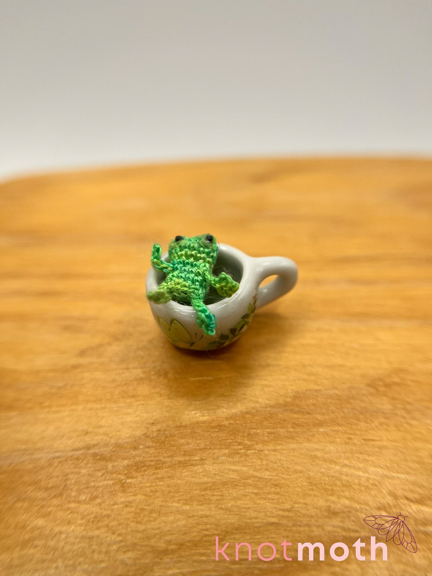 hopscotch frog micro crochet mug trinket