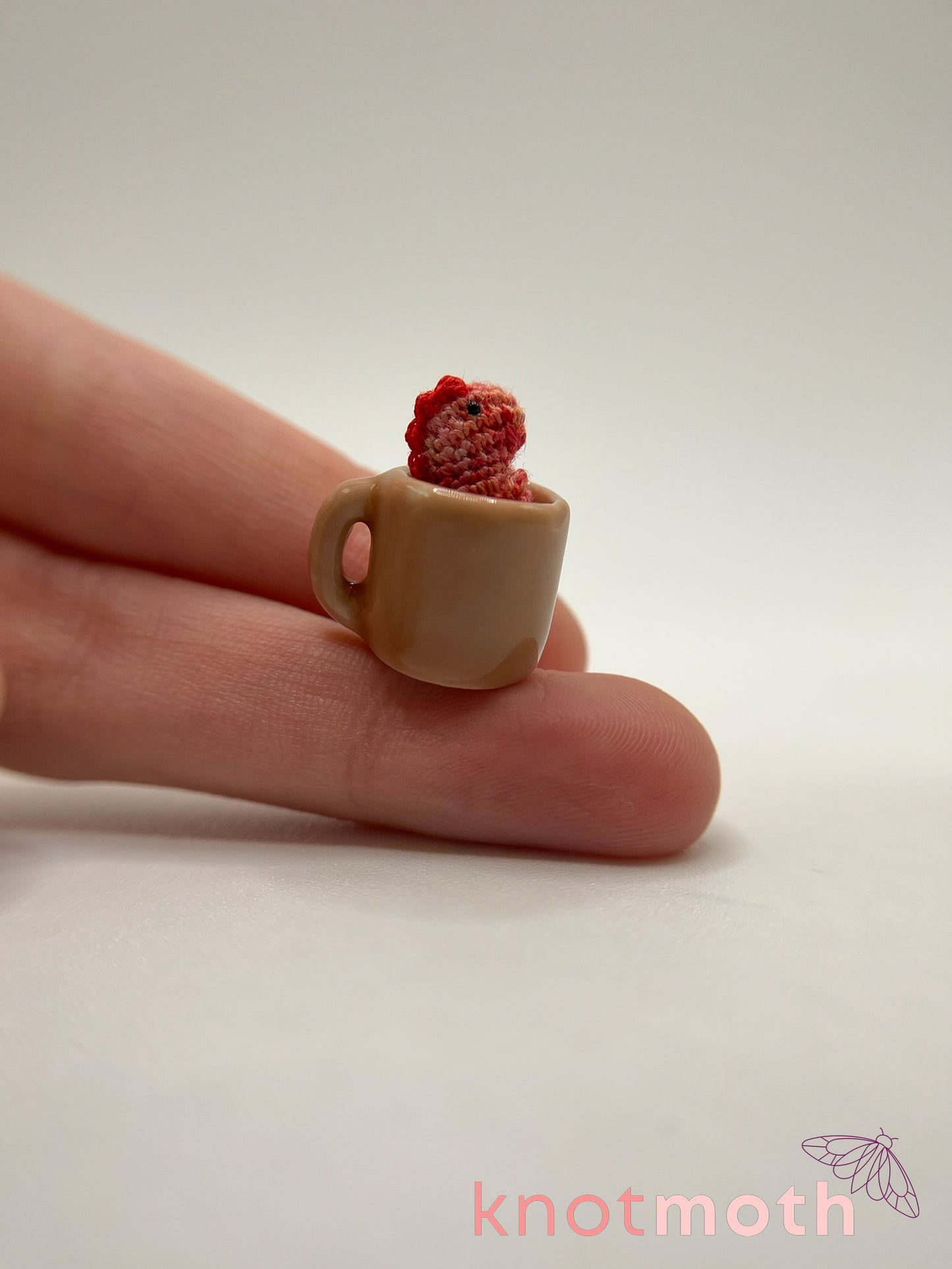 rooibos tea-rex micro crochet mug trinket
