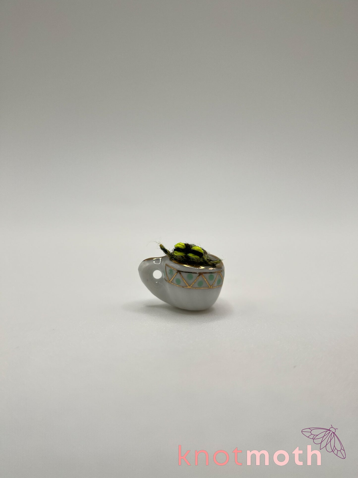 frankie frog glow-in-the-dark micro crochet teacup trinket