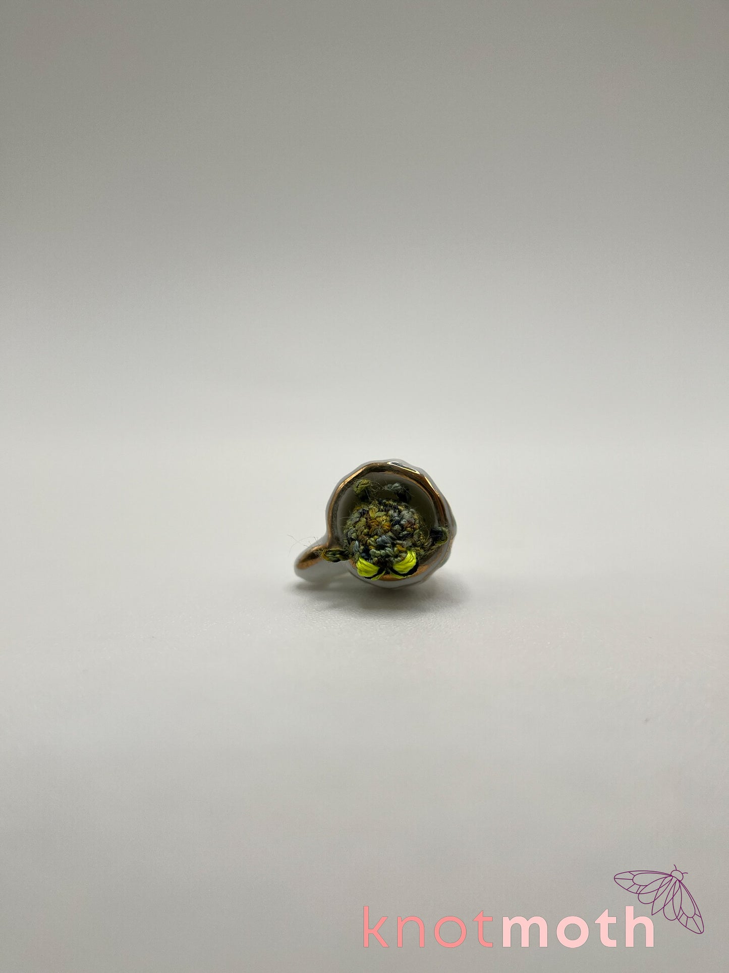 frankie frog glow-in-the-dark micro crochet teacup trinket