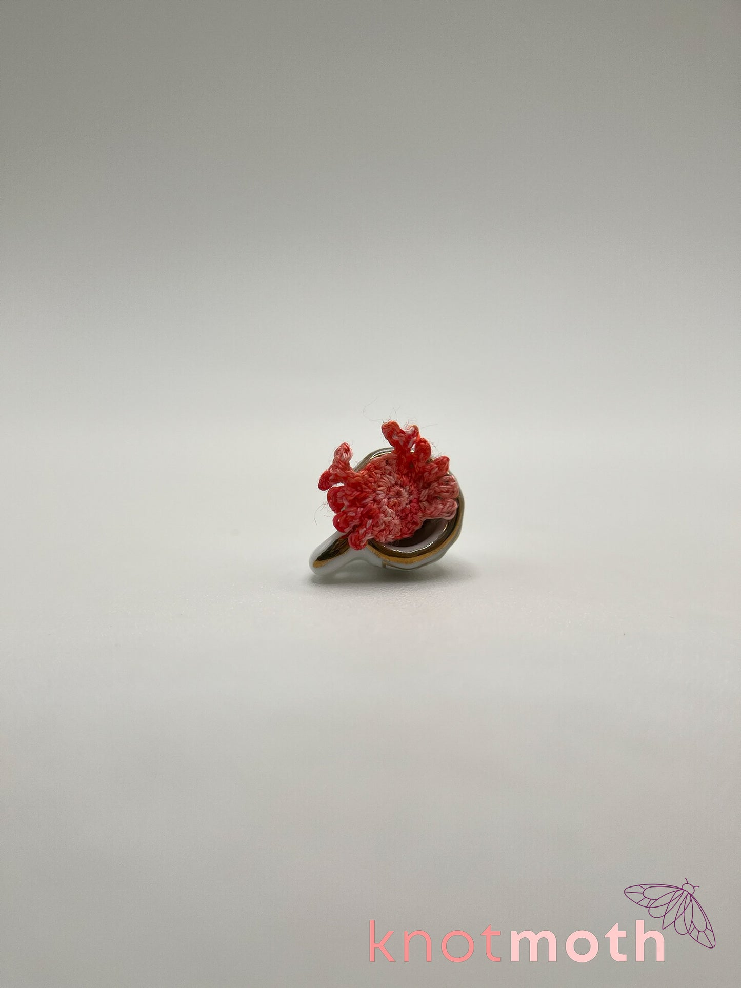 clarissa crab micro crochet teacup trinket