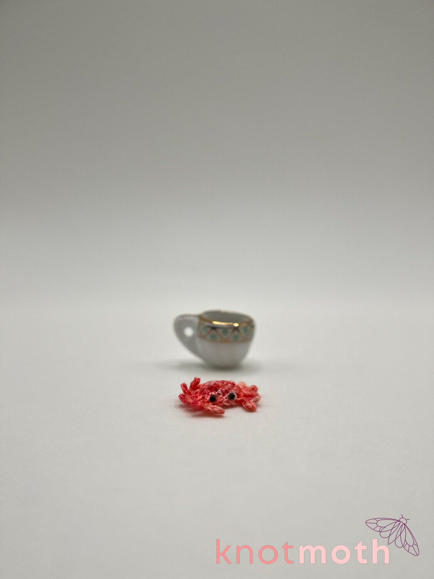 clarissa crab micro crochet teacup trinket