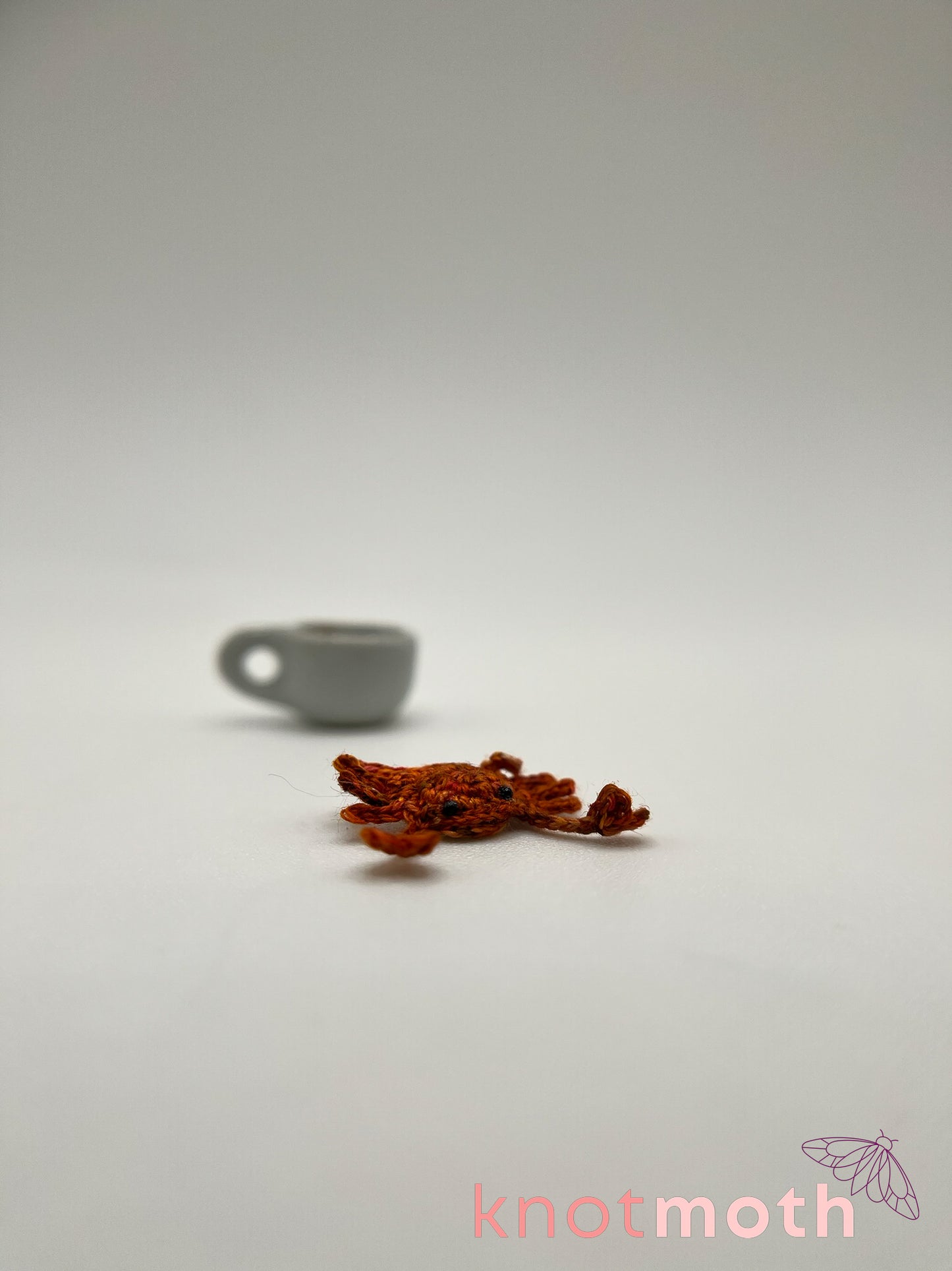 carson crab micro crochet mug trinket