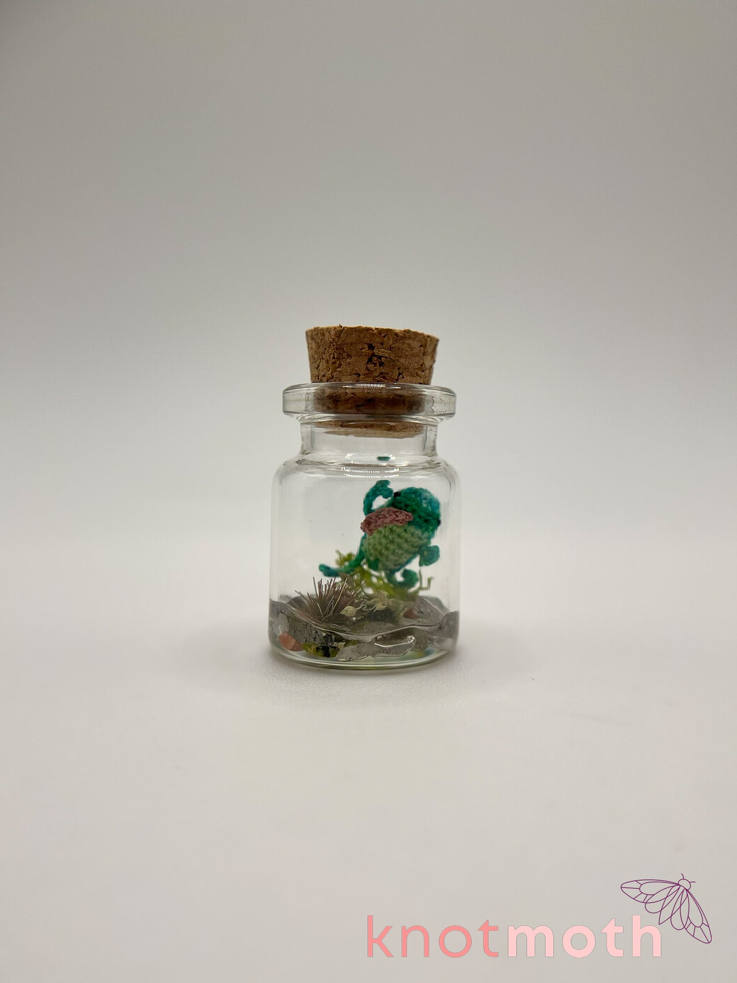 fabian frog micro crochet jar