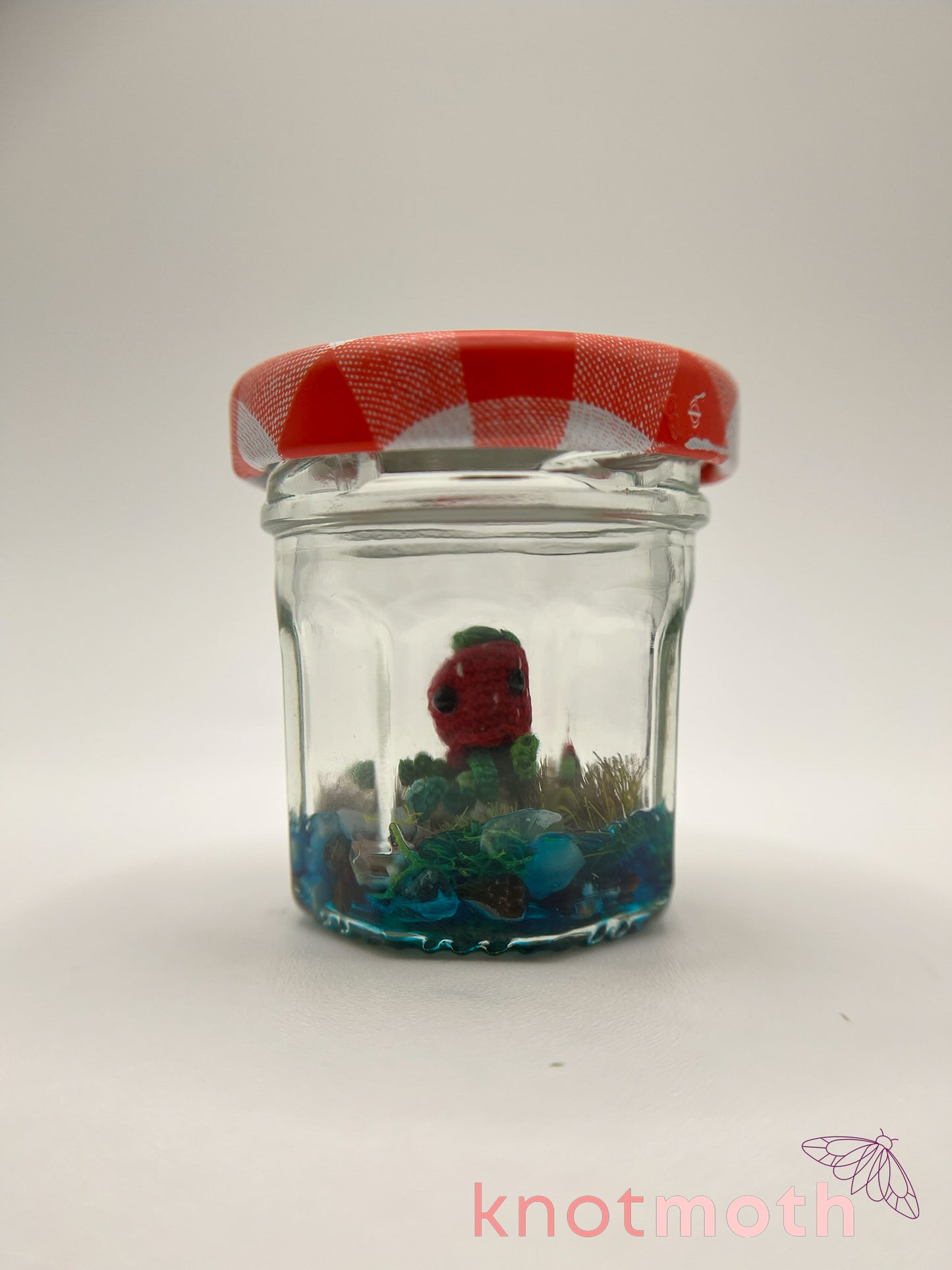 strawberry jellyfish micro crochet Bonne Maman jam jar