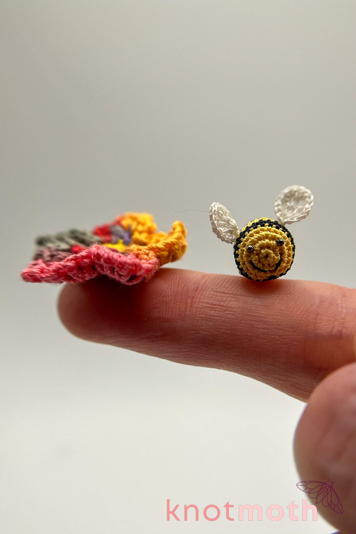 belinda bee with flower trinket tin