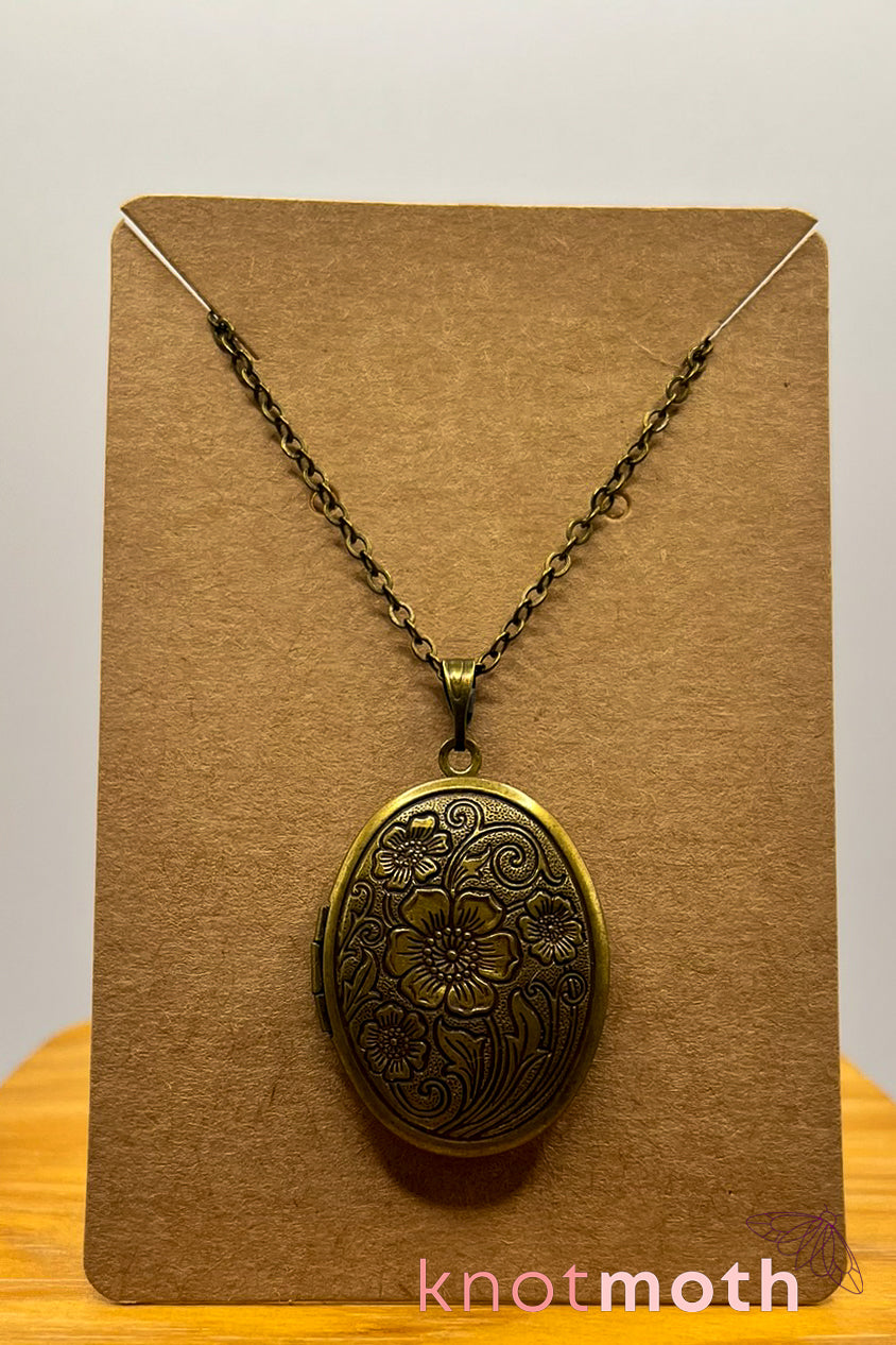 Poppies (remembrance & rest) floriography micro-crochet locket