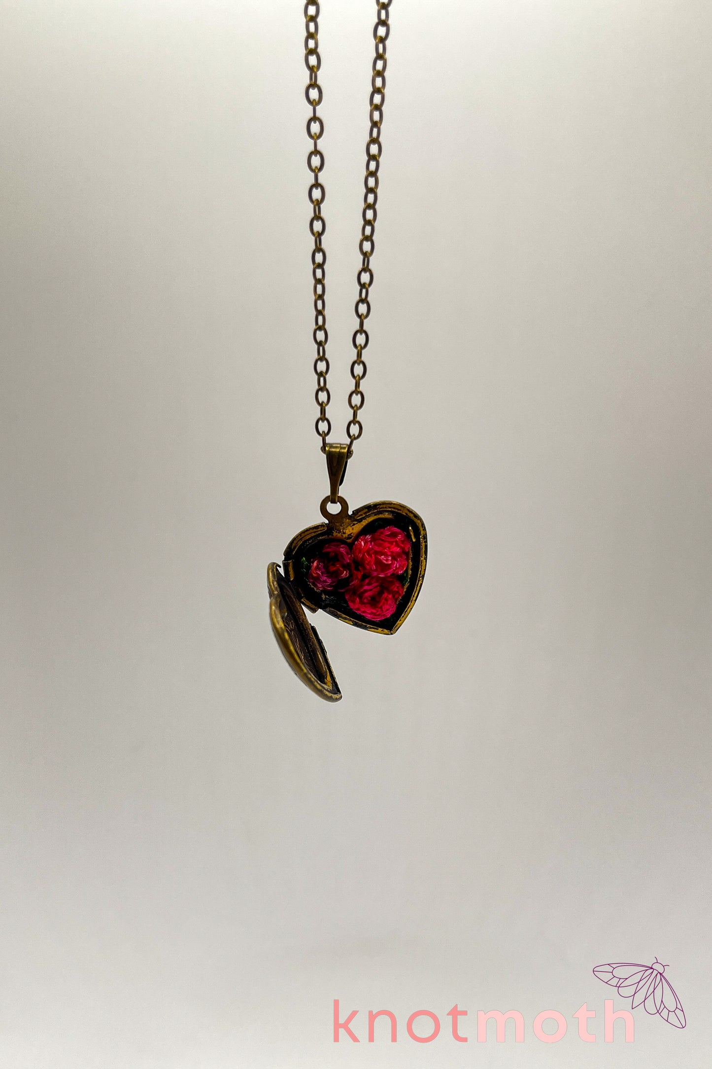 Roses (love) floriography micro-crochet locket