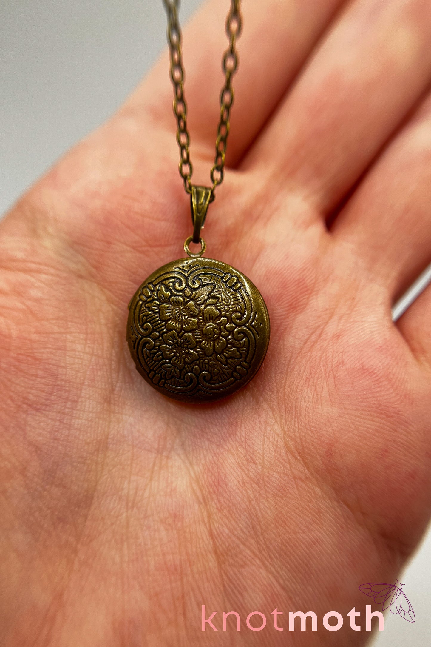 Daffodil (new beginnings) floriography micro-crochet locket