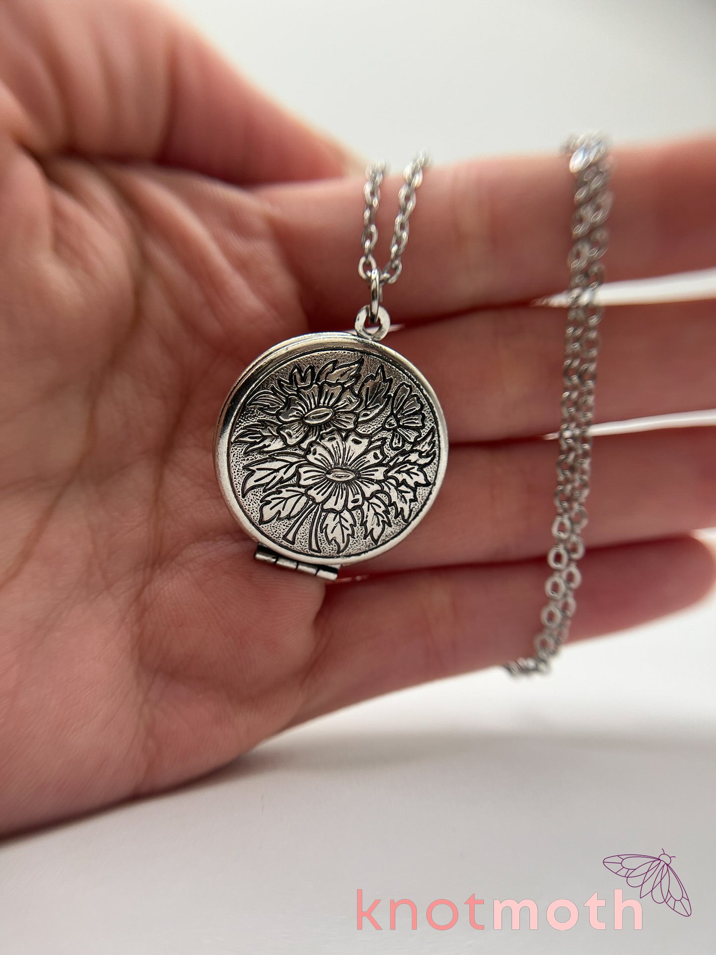 daisy floriography micro crochet locket