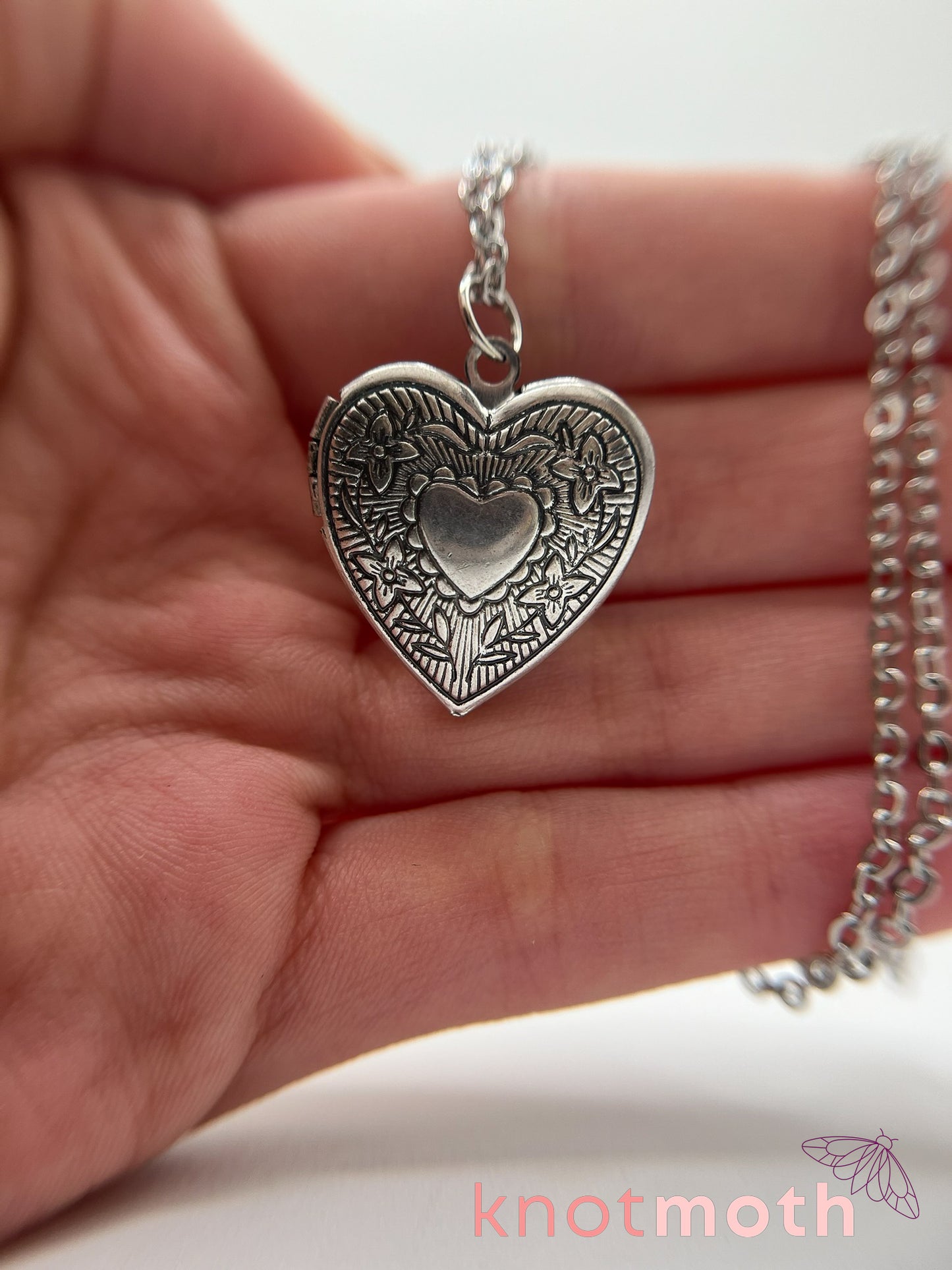 forget-me-nots floriography micro-crochet locket