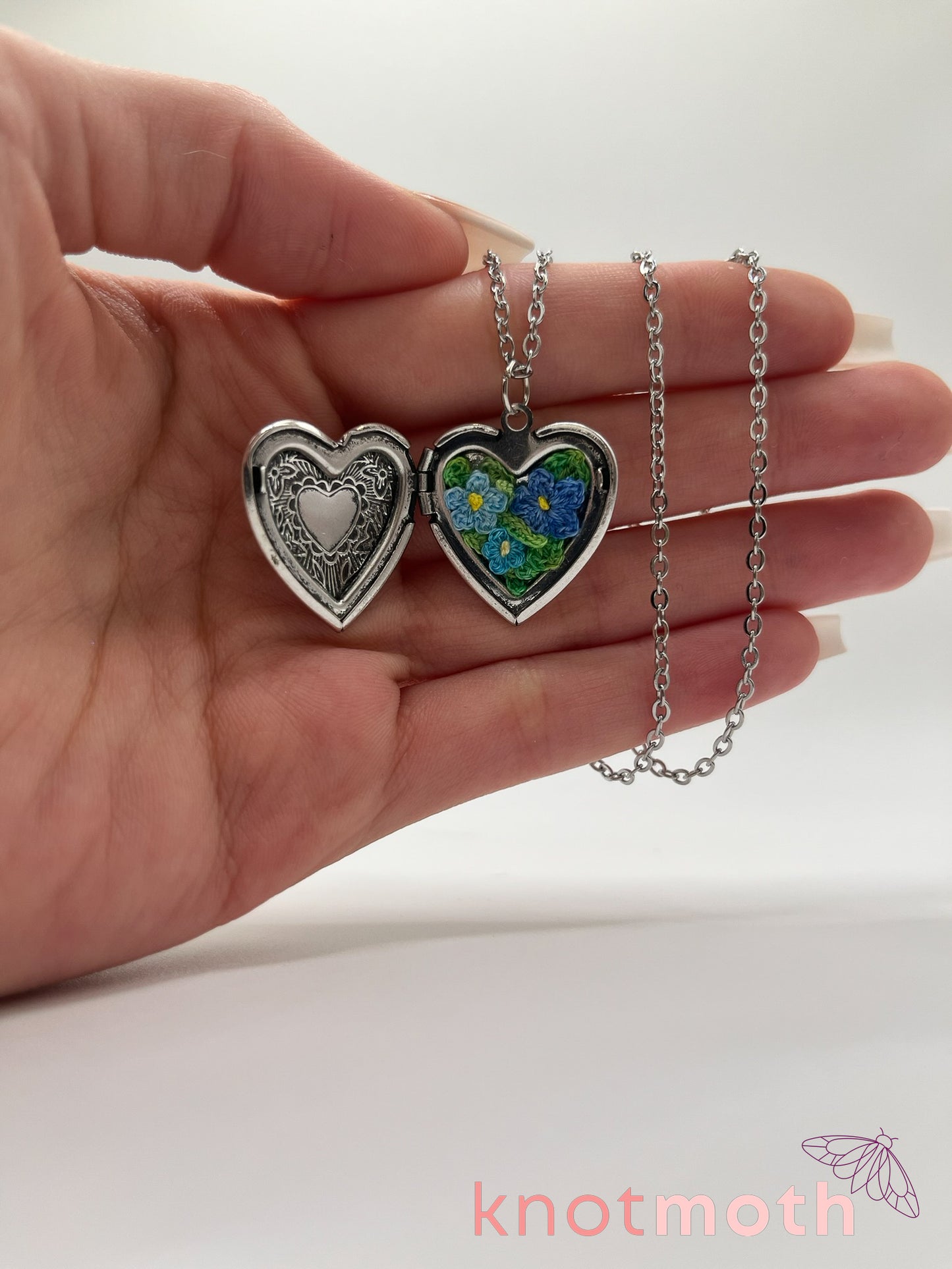 forget-me-nots floriography micro-crochet locket