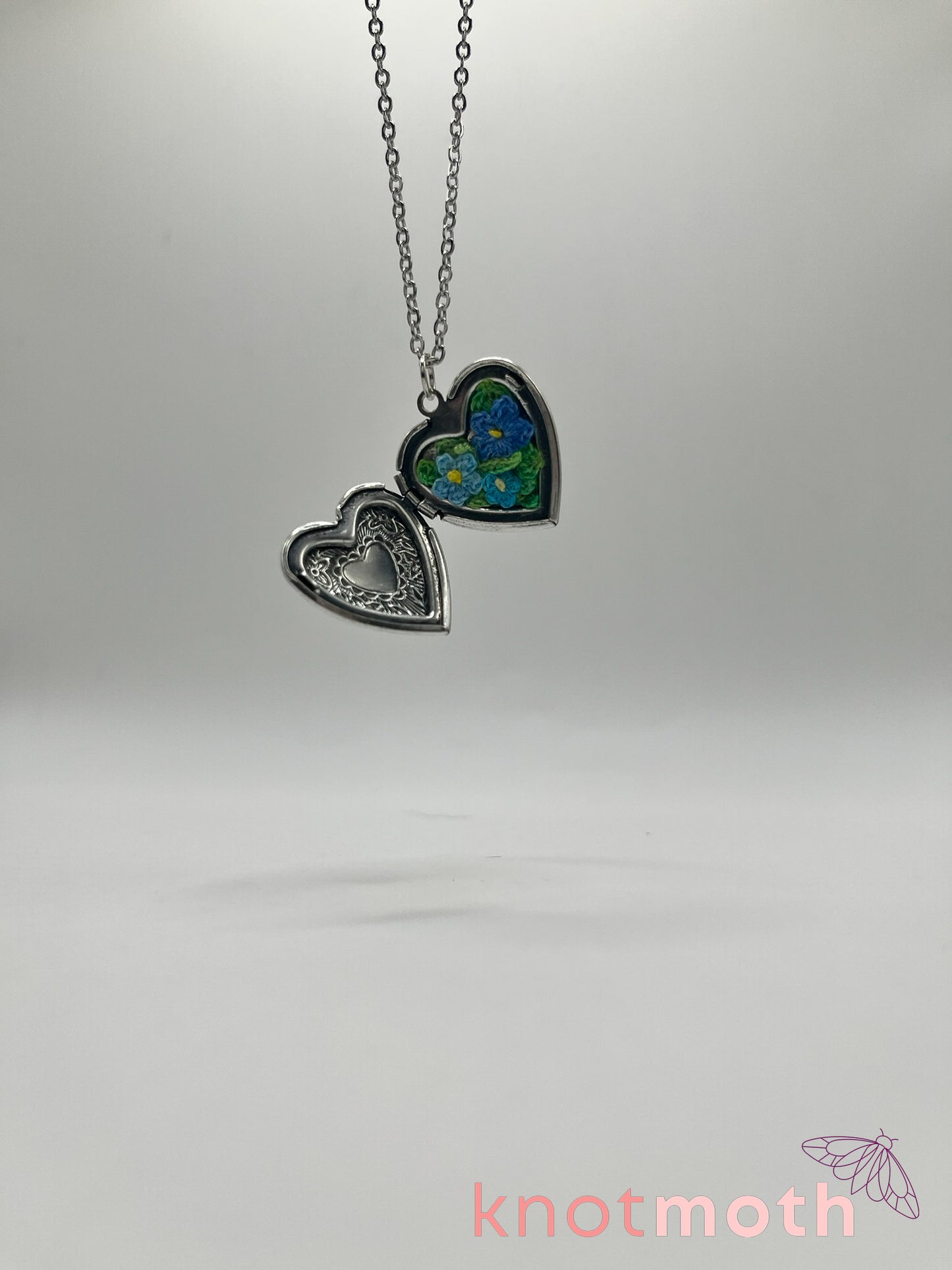 forget-me-nots floriography micro-crochet locket