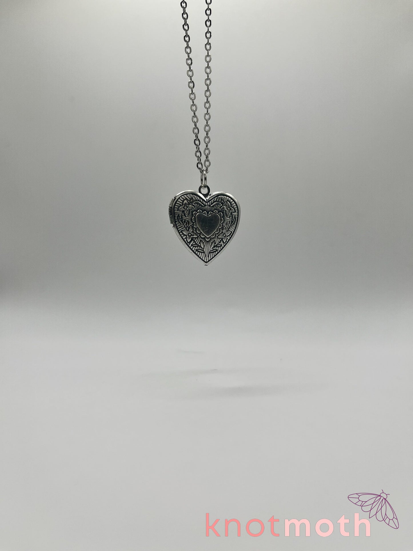 forget-me-nots floriography micro-crochet locket