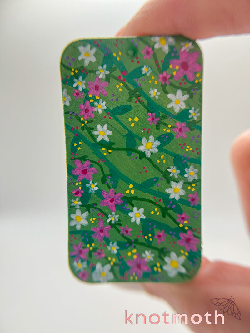 frog & tadpole pond mini tin