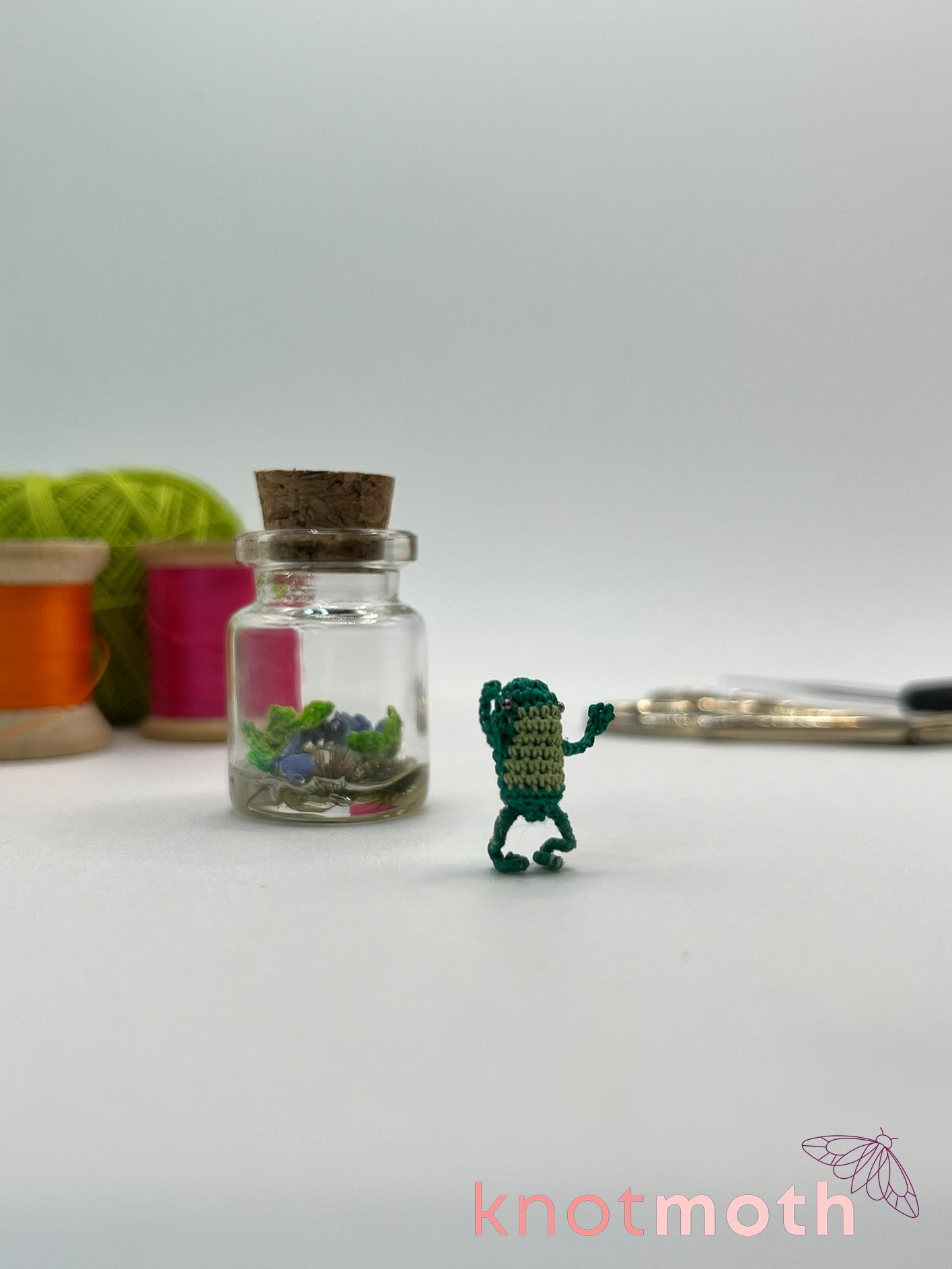 fennel frog micro crochet jar with vines & forget-me-not flowers