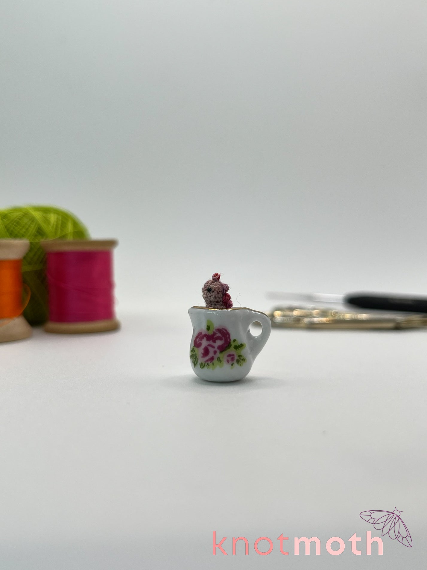 rose tea-rex micro crochet mug trinket