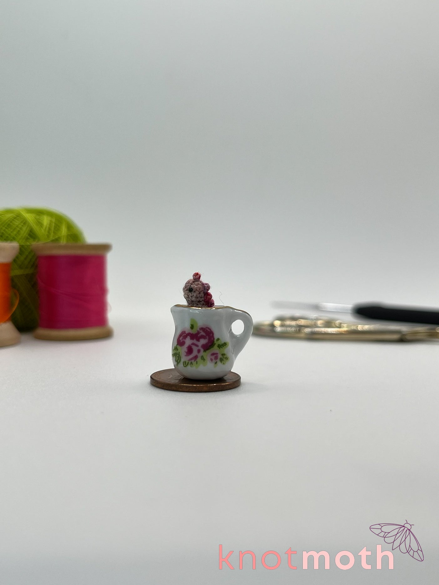rose tea-rex micro crochet mug trinket