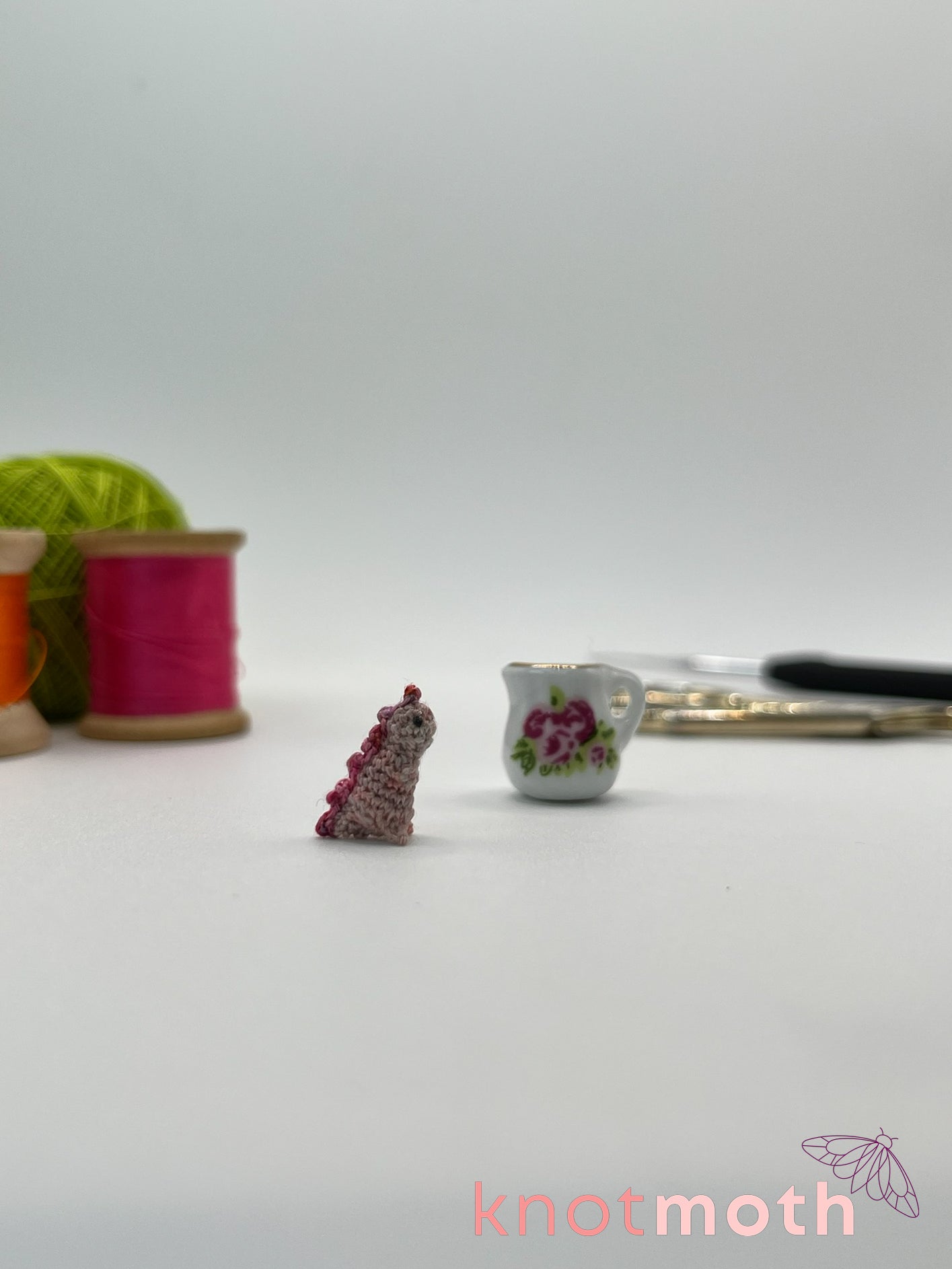 rose tea-rex micro crochet mug trinket