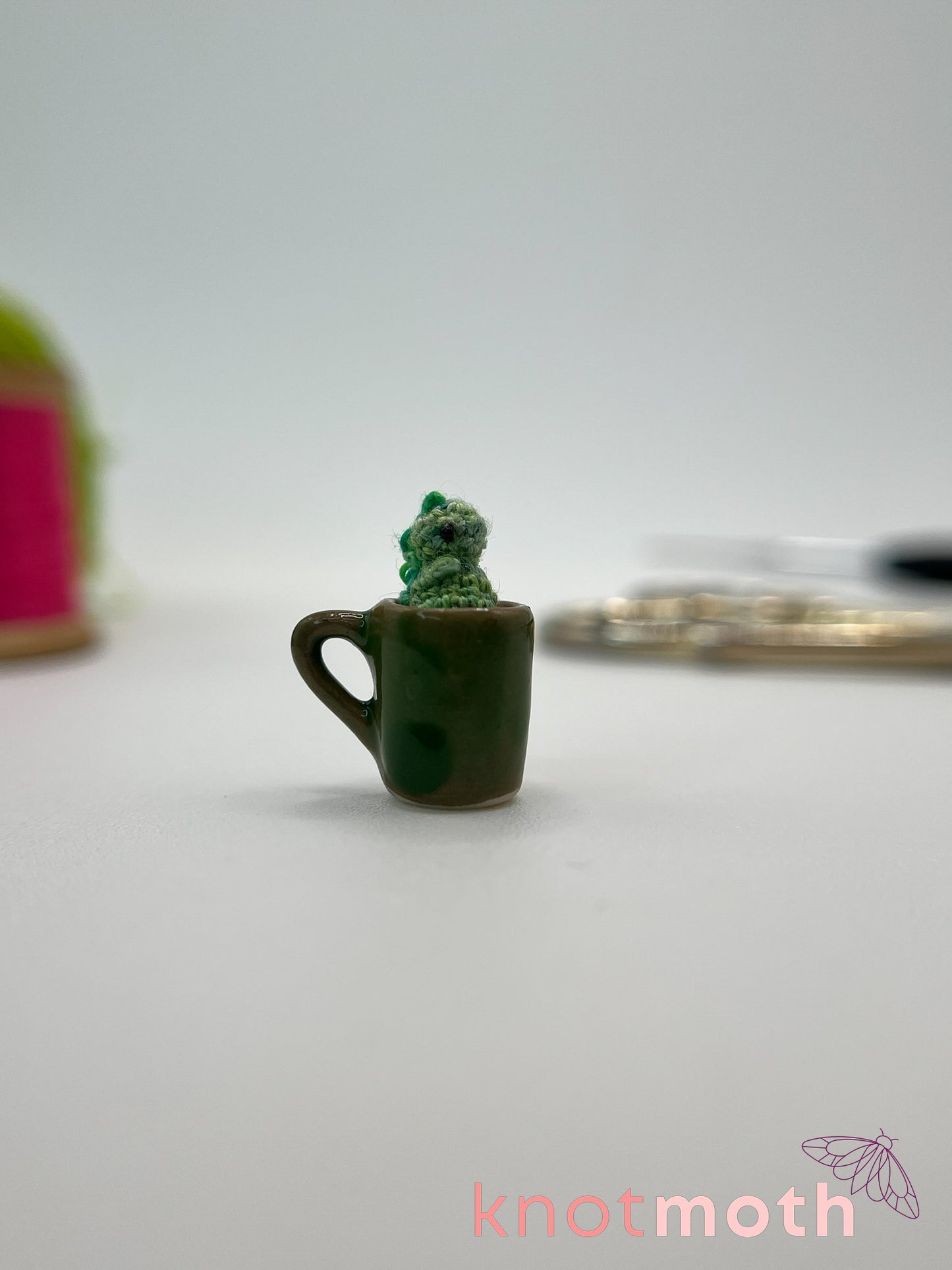 chive tea-rex micro crochet mug trinket