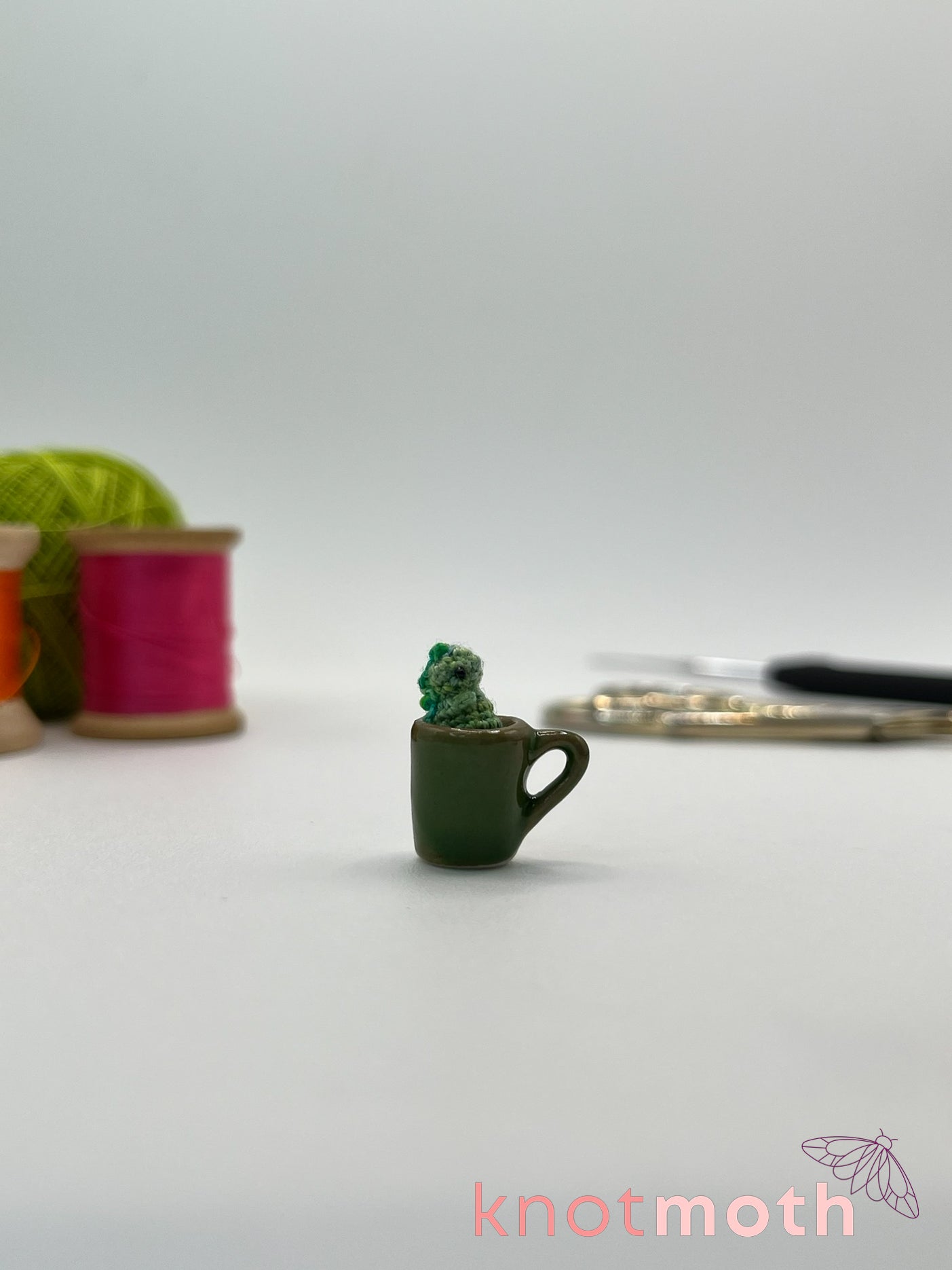 chive tea-rex micro crochet mug trinket