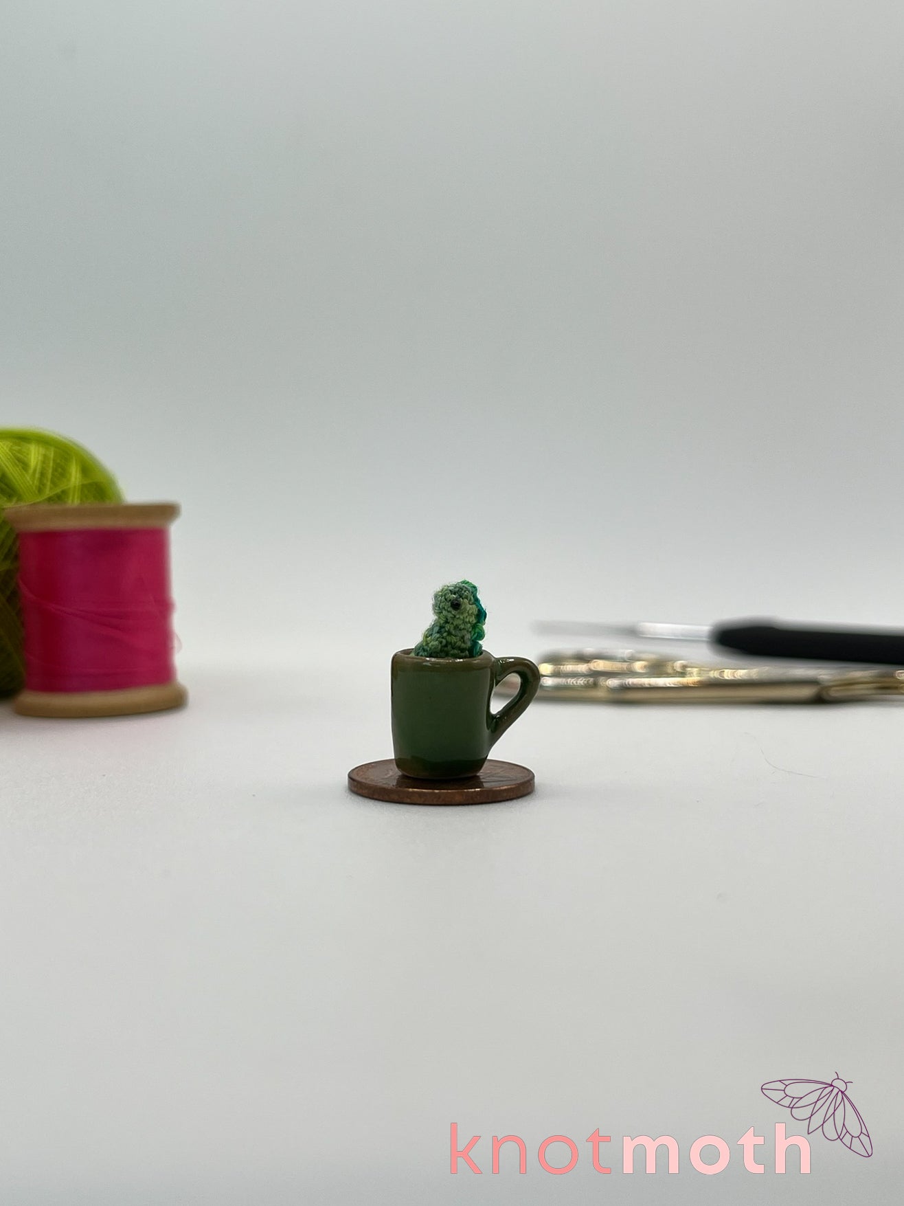 chive tea-rex micro crochet mug trinket