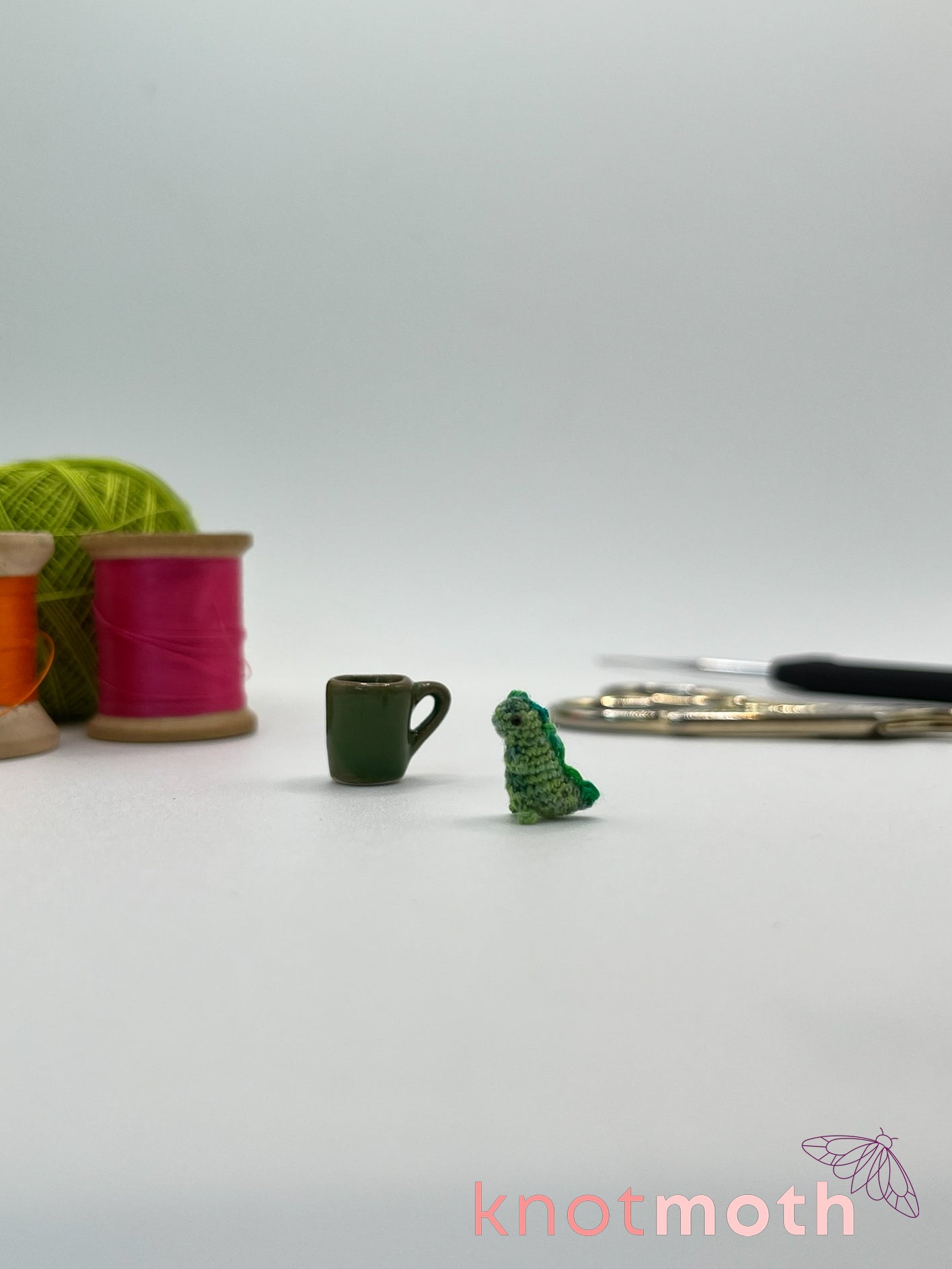 chive tea-rex micro crochet mug trinket