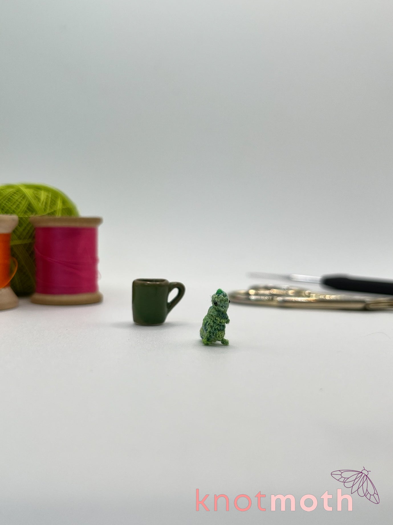 chive tea-rex micro crochet mug trinket