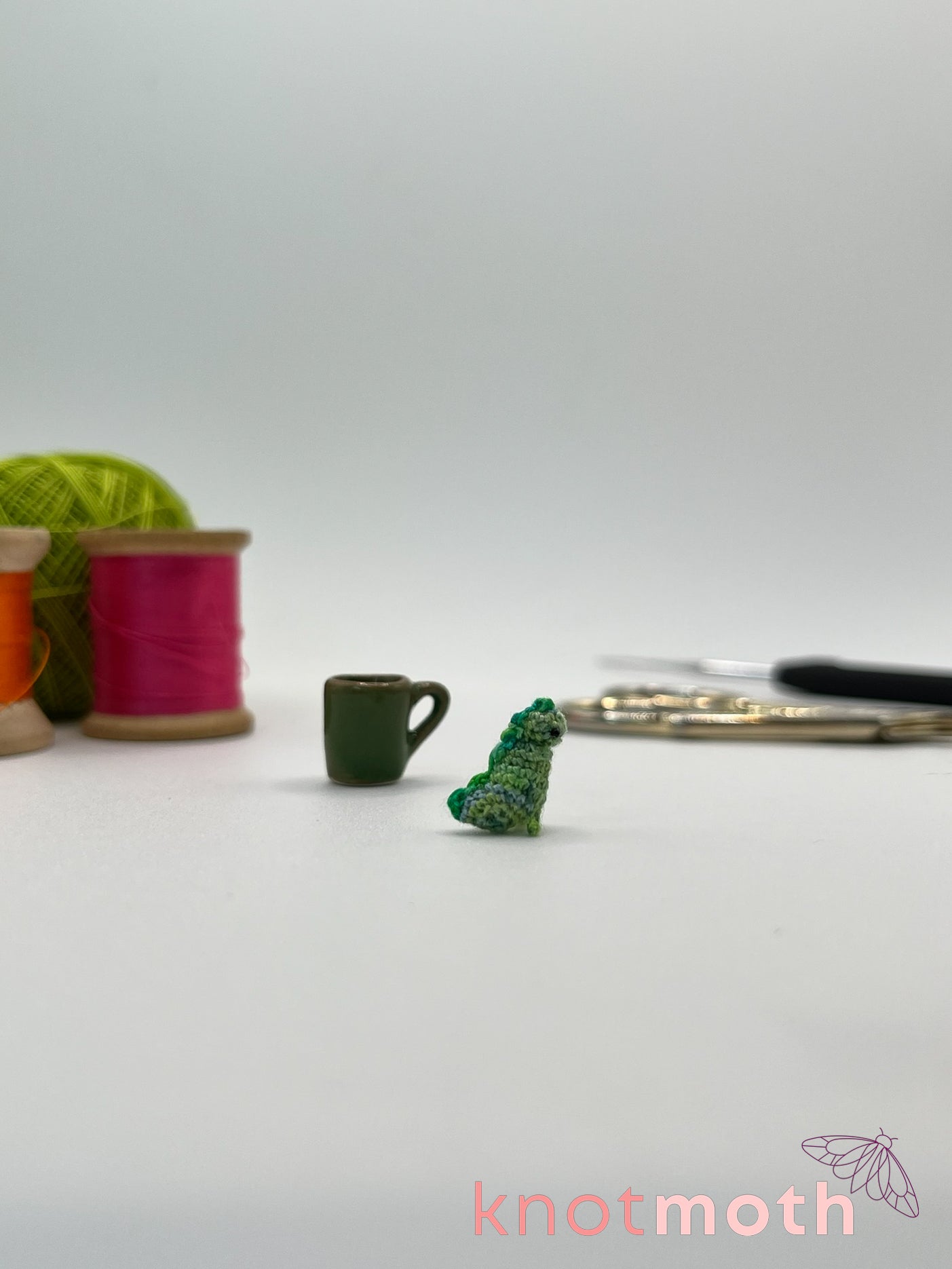 chive tea-rex micro crochet mug trinket