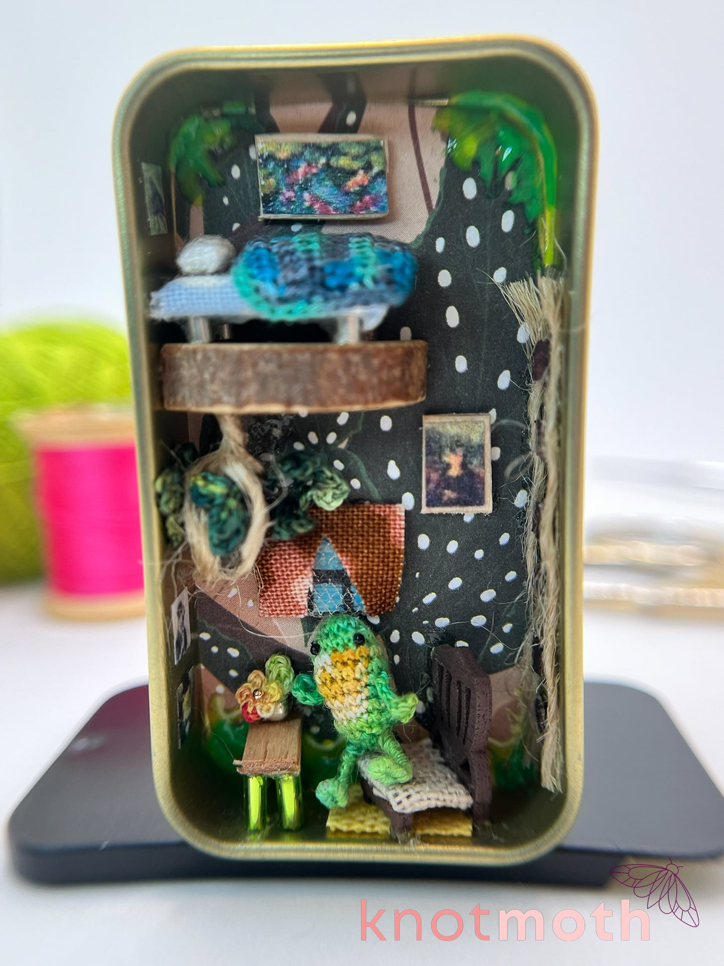 finnegan frog lofted apartment scene mini tin