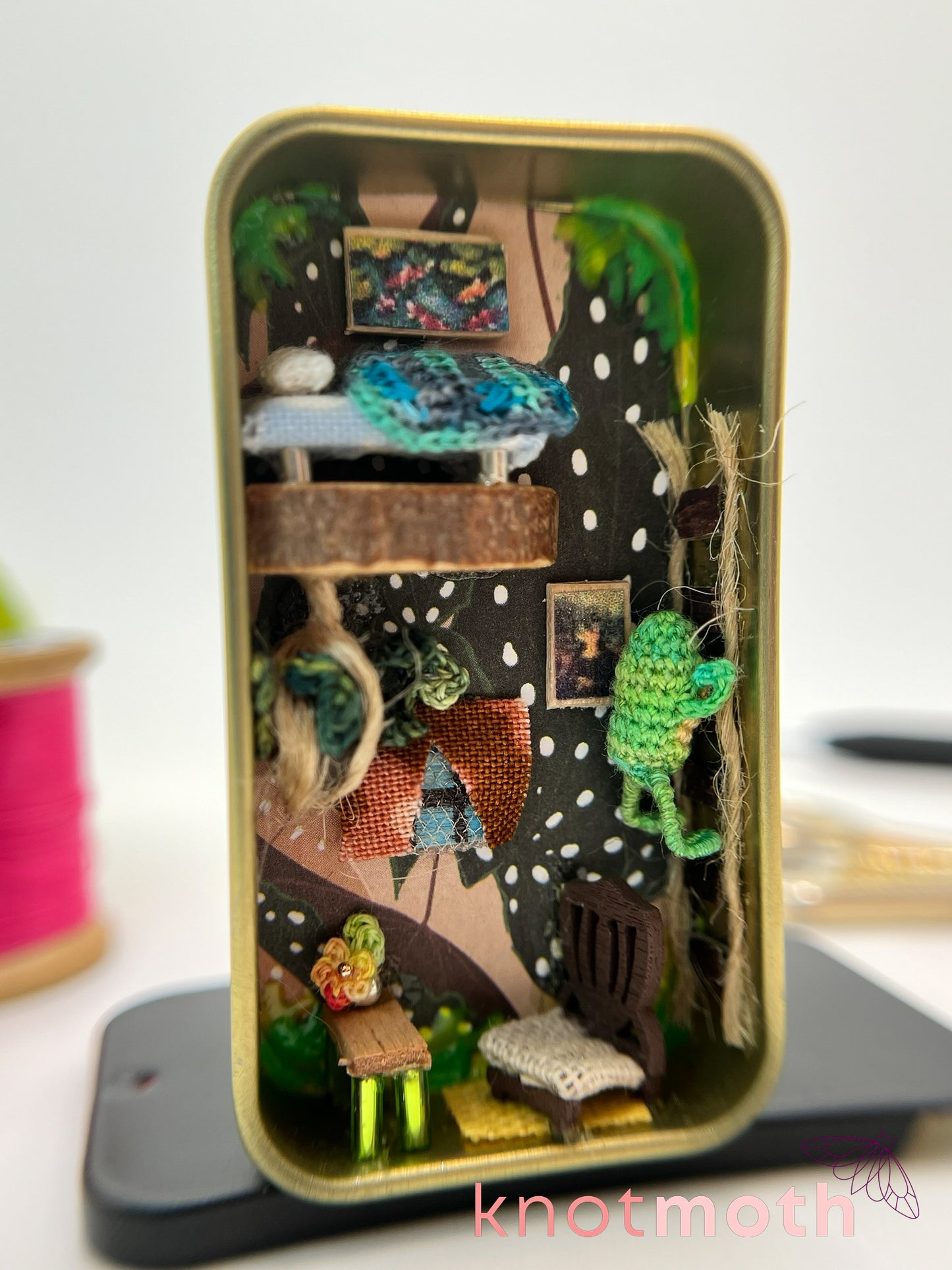 finnegan frog lofted apartment scene mini tin