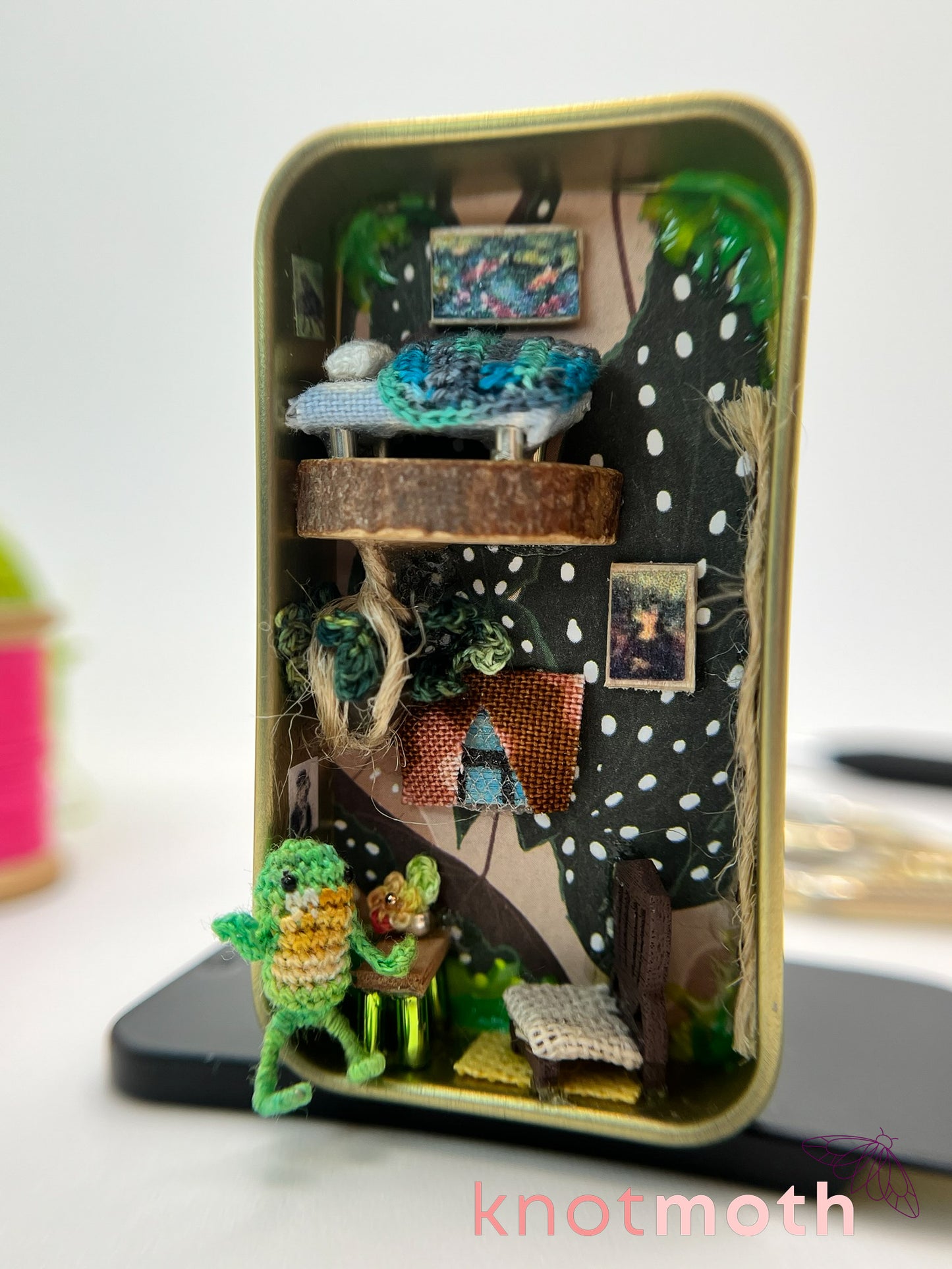 finnegan frog lofted apartment scene mini tin