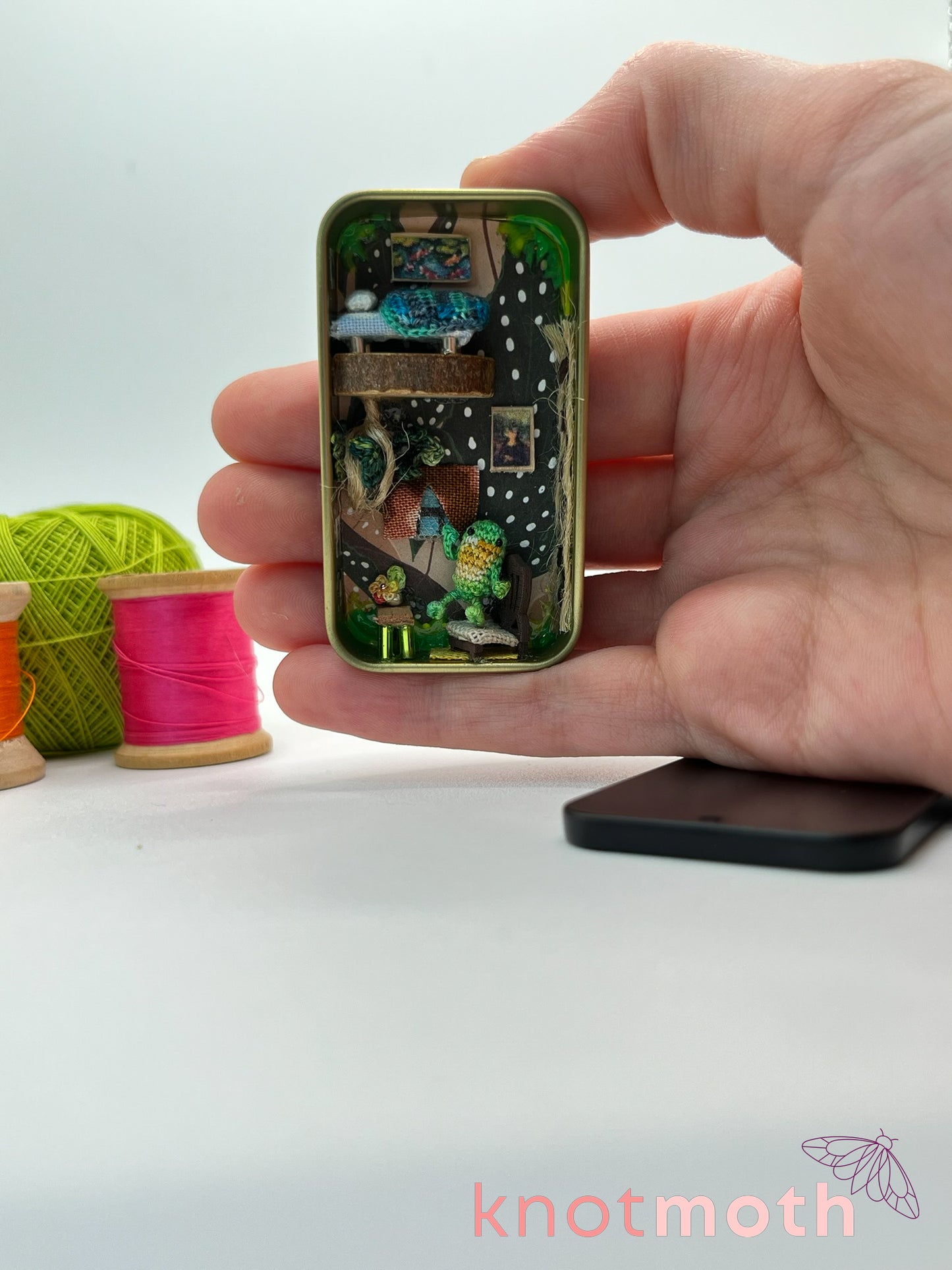 finnegan frog lofted apartment scene mini tin