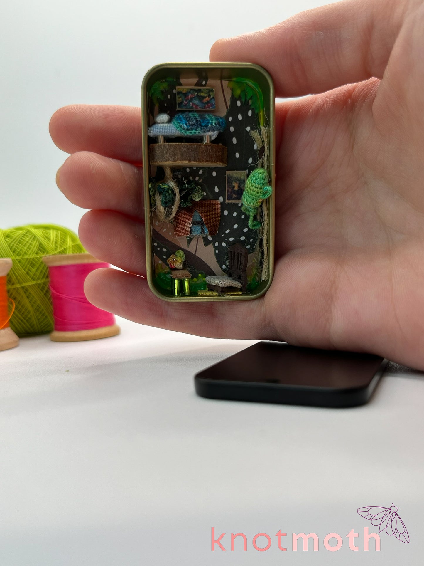 finnegan frog lofted apartment scene mini tin