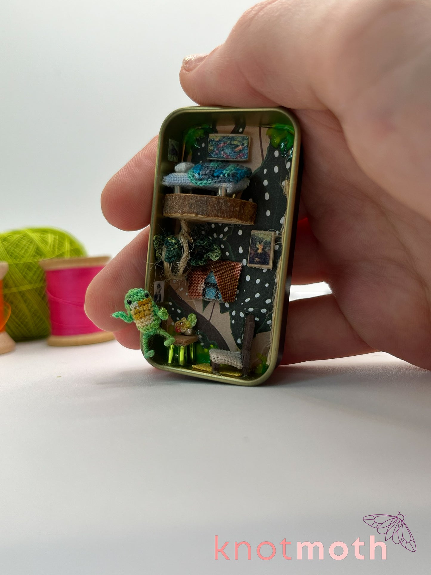 finnegan frog lofted apartment scene mini tin