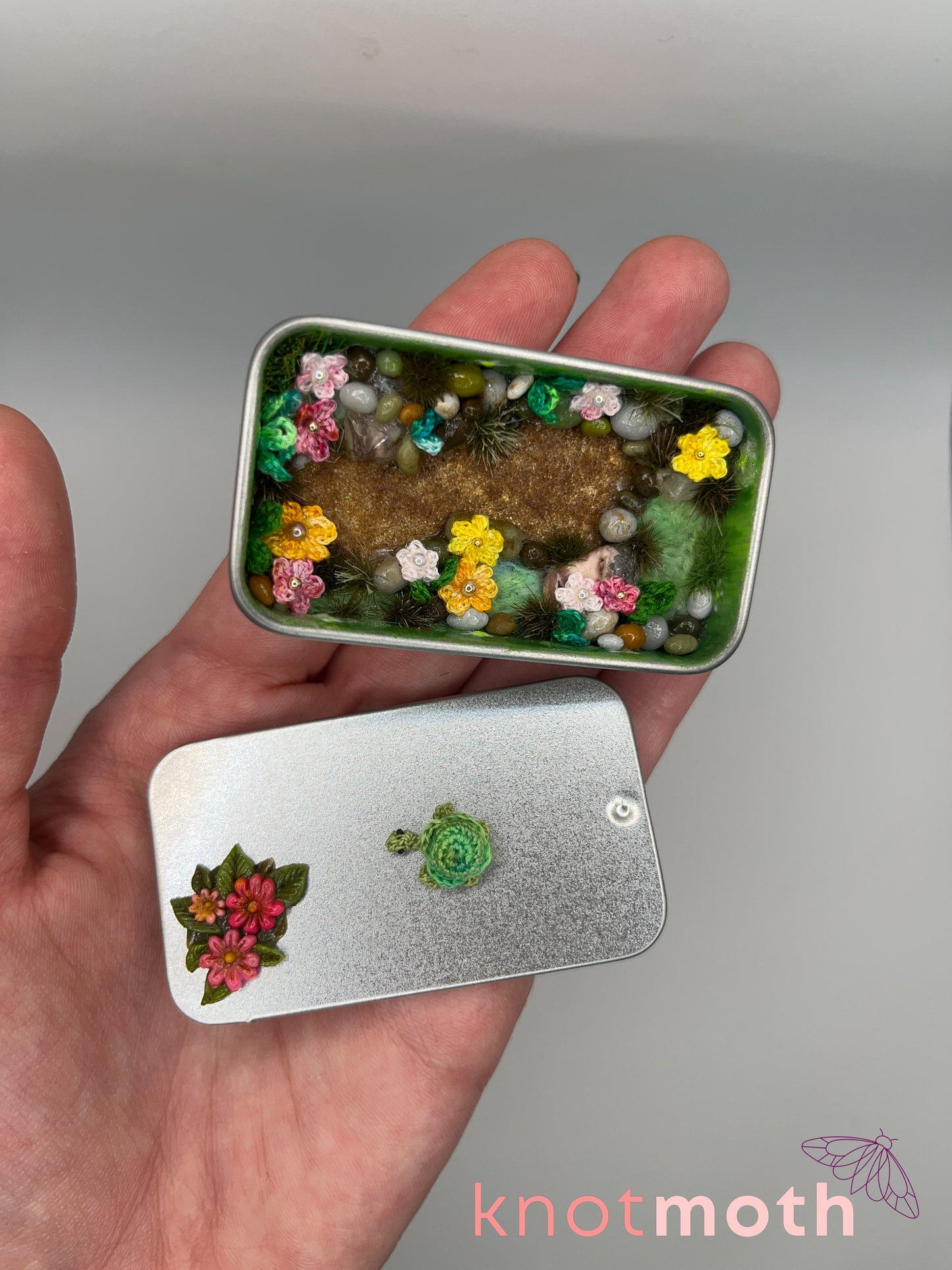 teddi turtle · daisy meadow mini tin