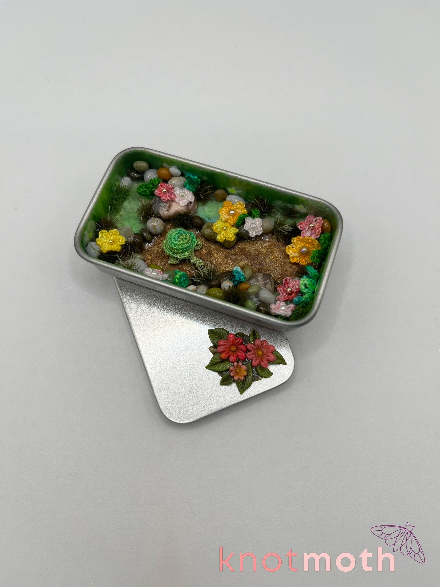 teddi turtle · daisy meadow mini tin