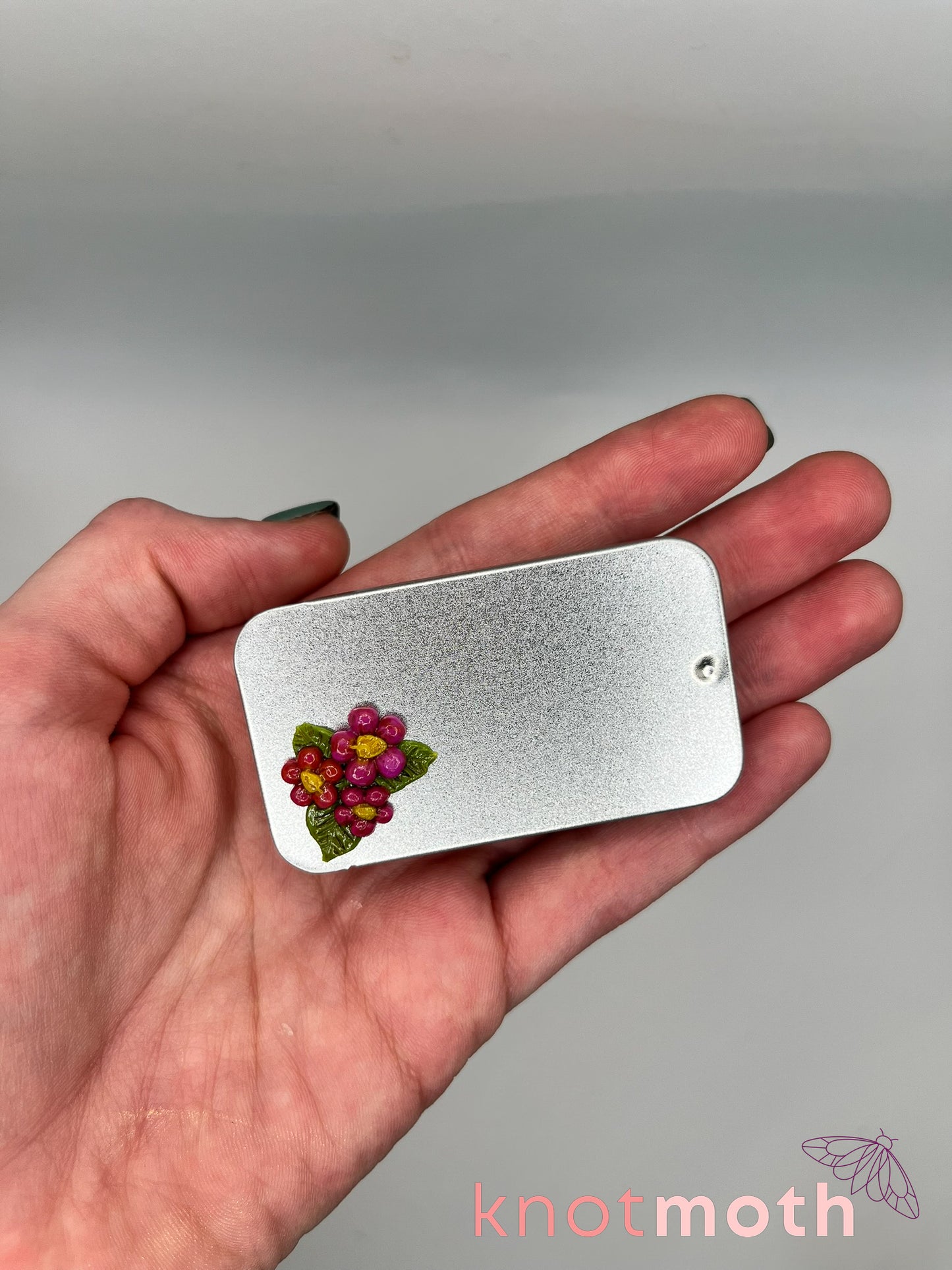robbi rabbit · flowers & tree swing mini tin
