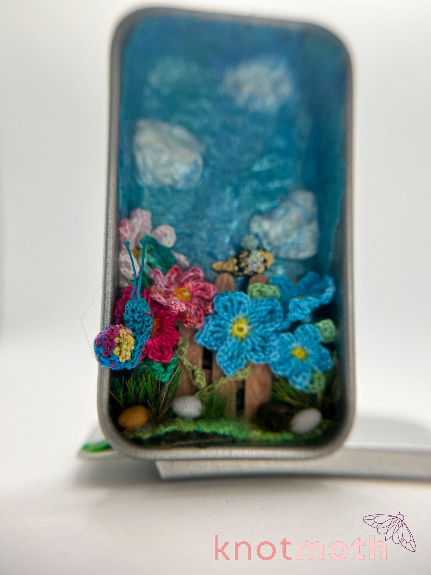sandi snail & brandi bee · garden fence mini tin