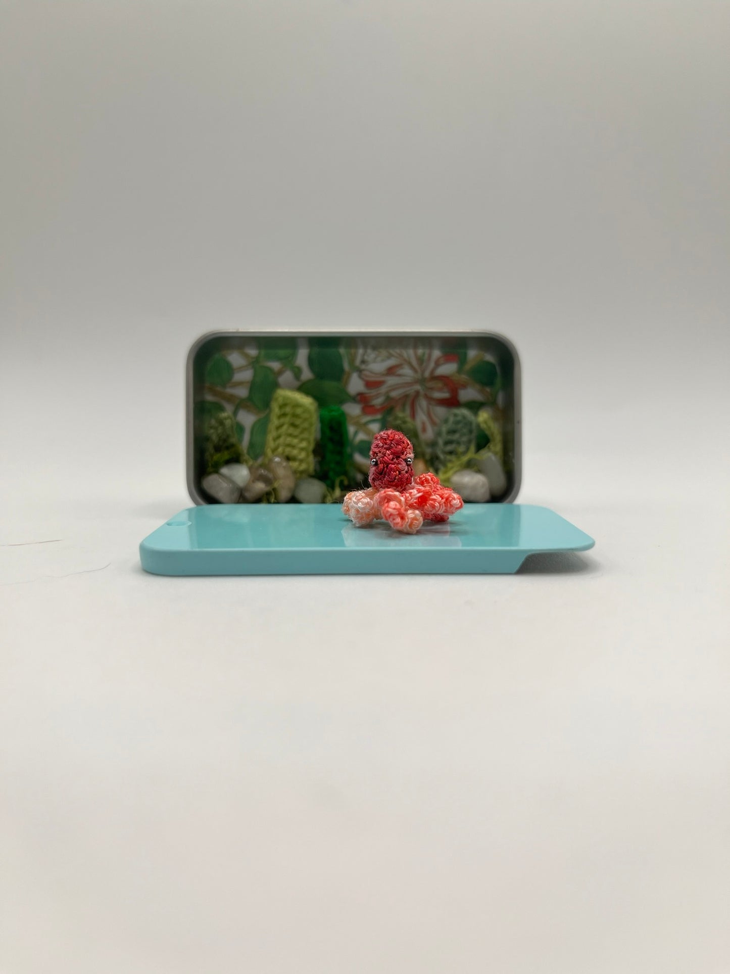 hisako octopus micro crochet miniature tin