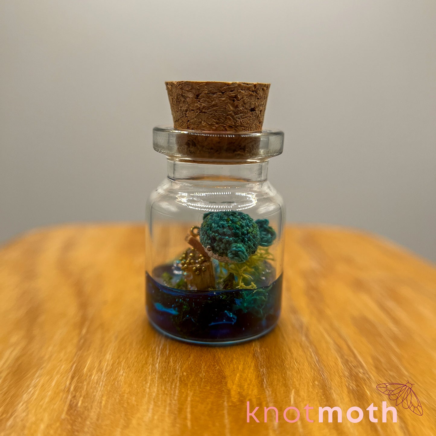 Wilma Whale Micro Crochet Aquarium Jar (removable, magnetic)